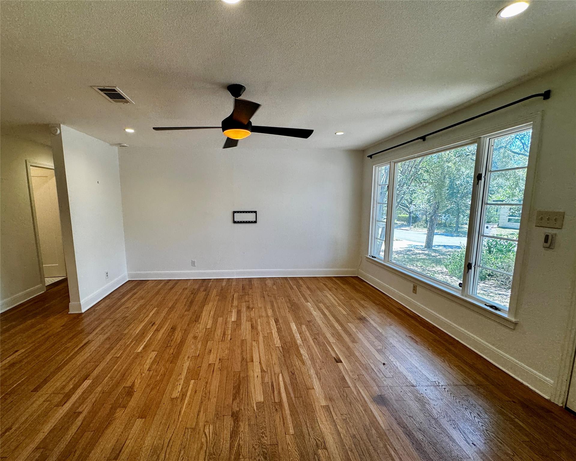 2012 De Verne St Property Photo 5