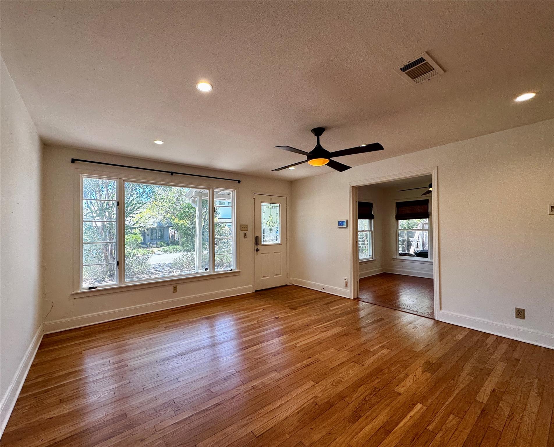 2012 De Verne St Property Photo 6