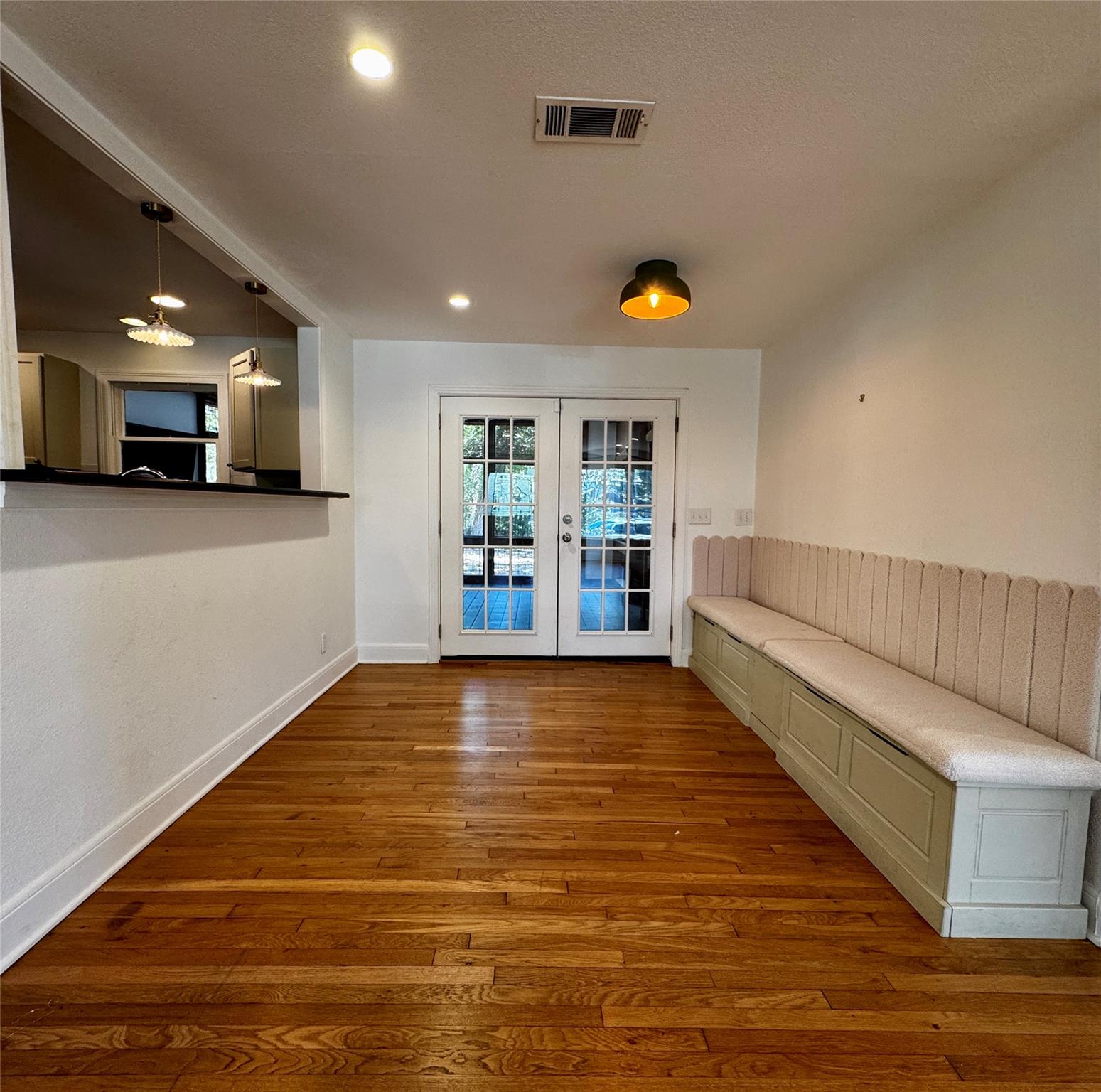 2012 De Verne St Property Photo 7