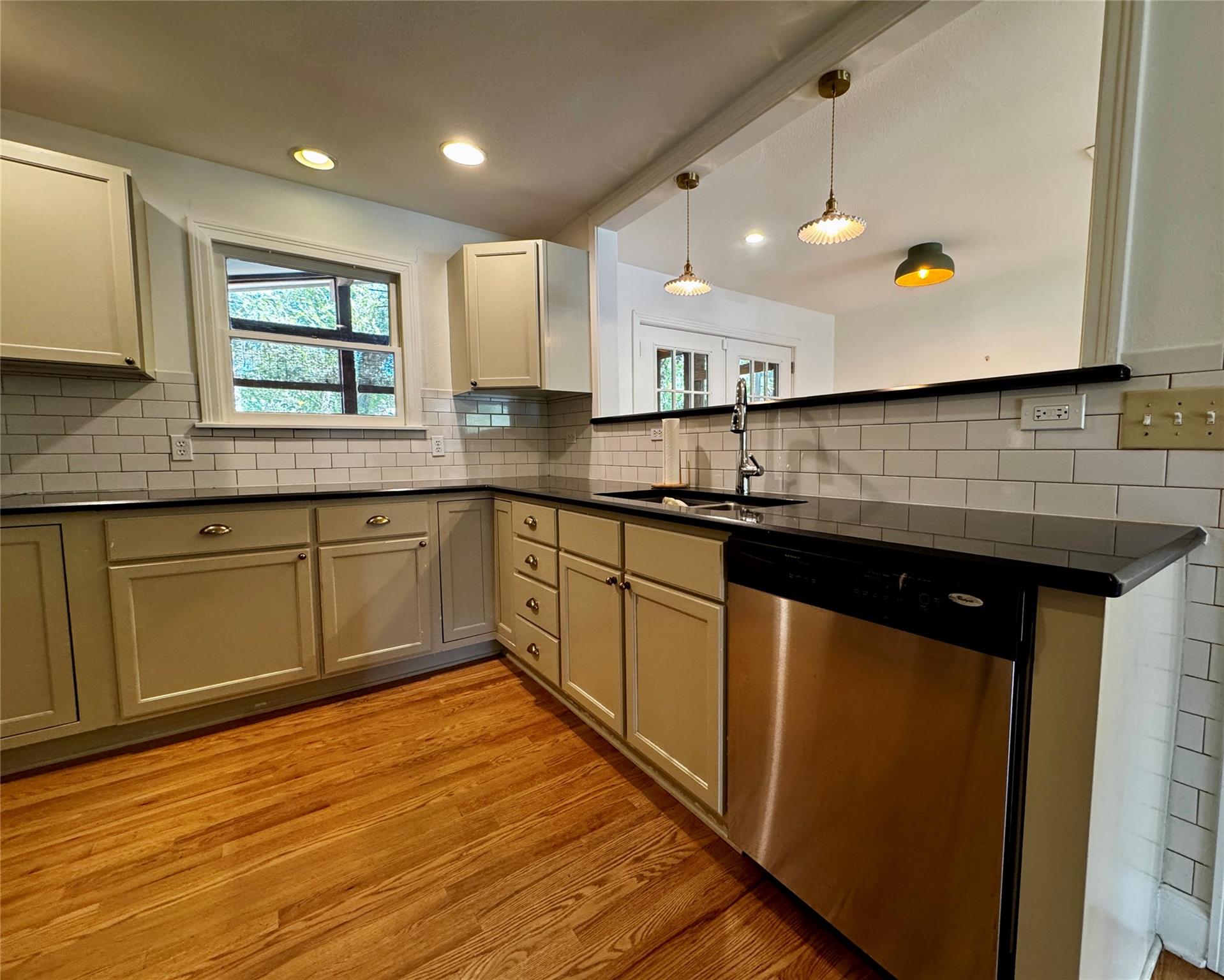 2012 De Verne St Property Photo 10