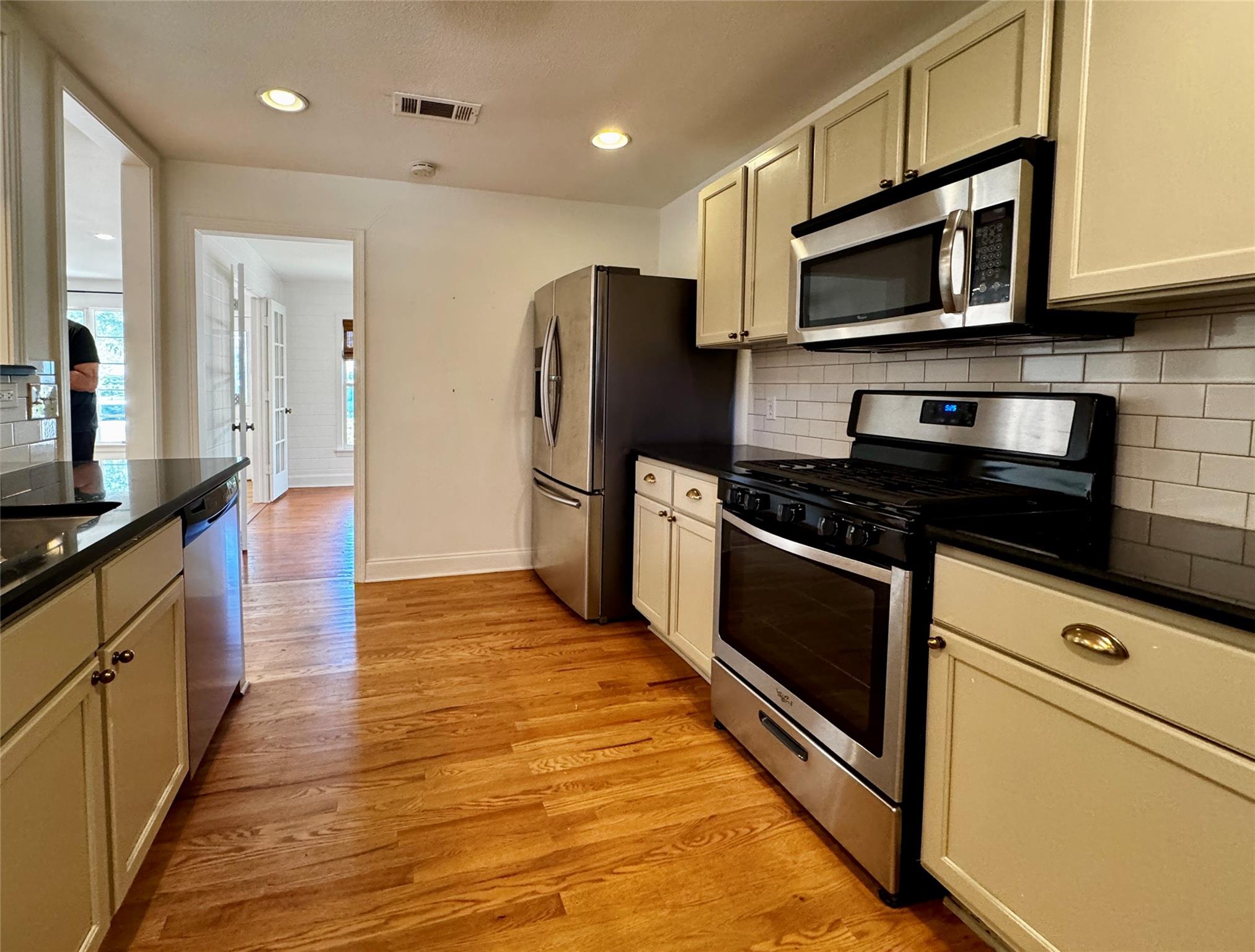 2012 De Verne St Property Photo 11