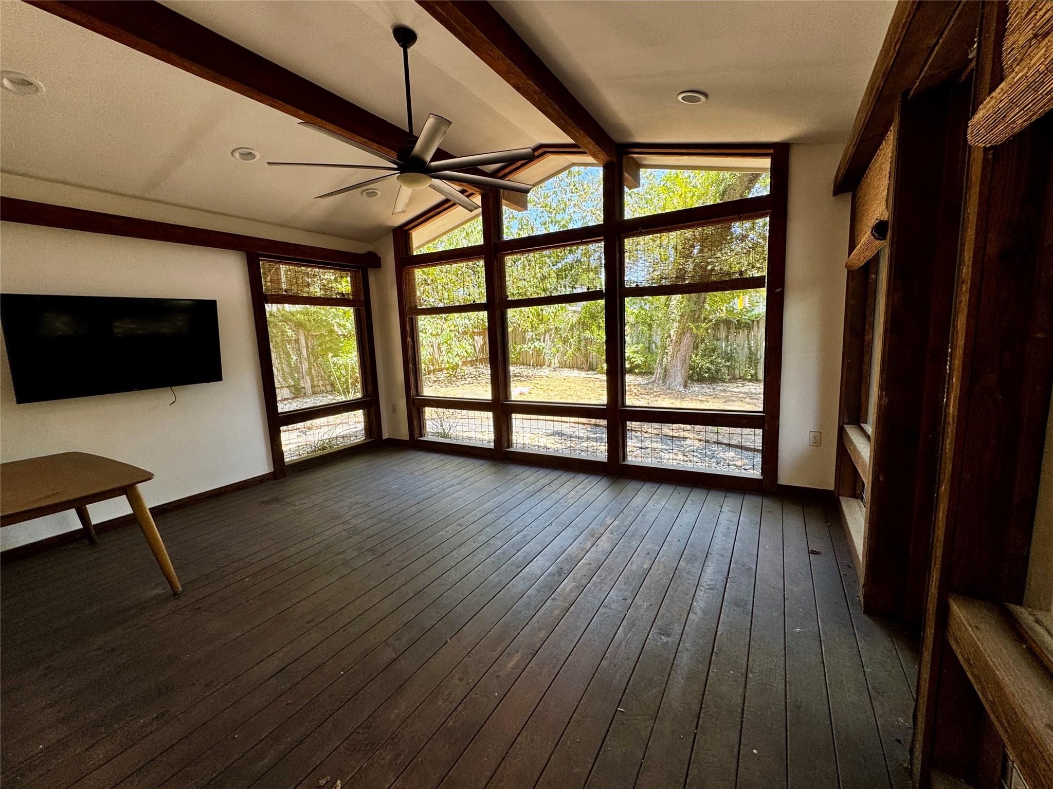 2012 De Verne St Property Photo 13