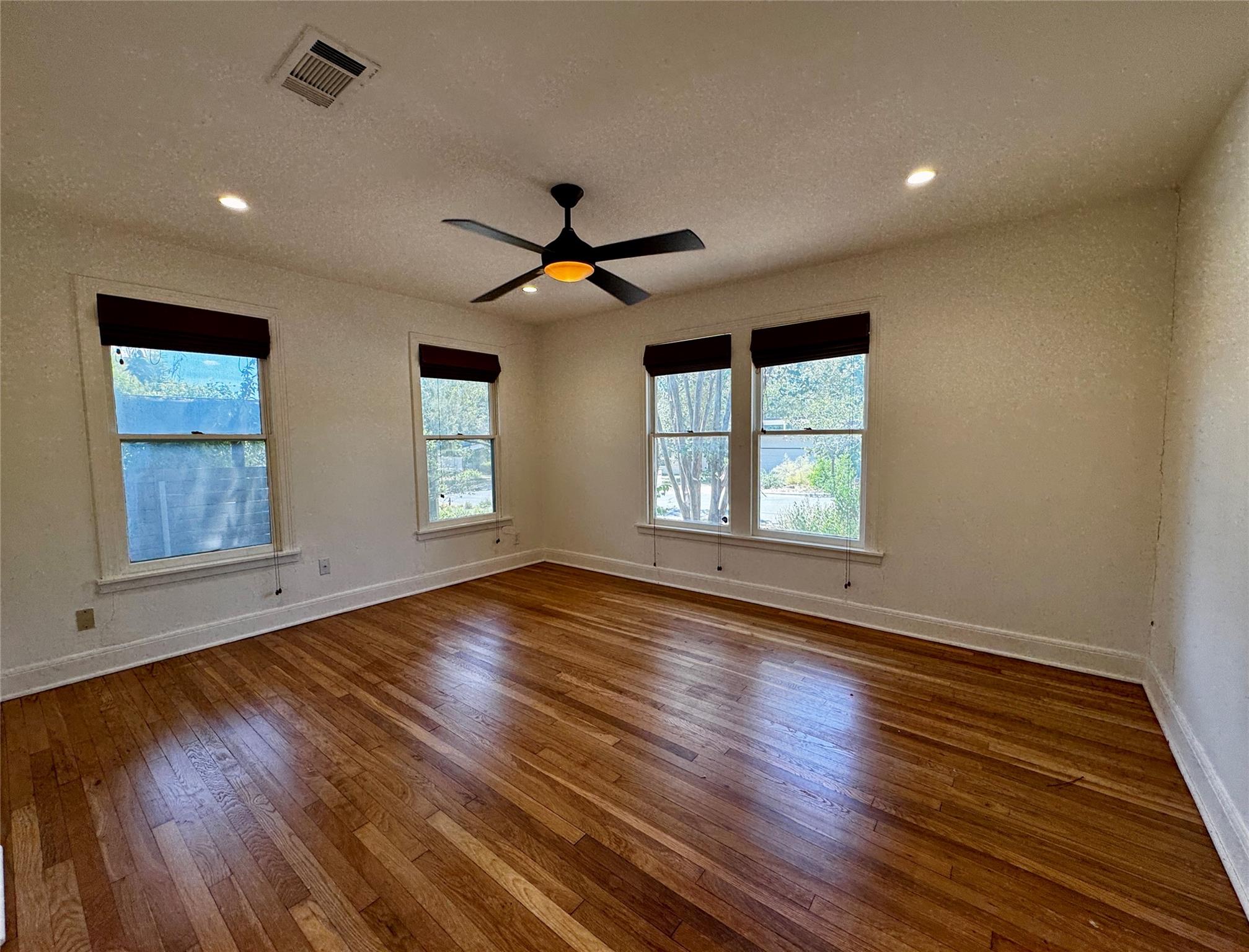 2012 De Verne St Property Photo 16