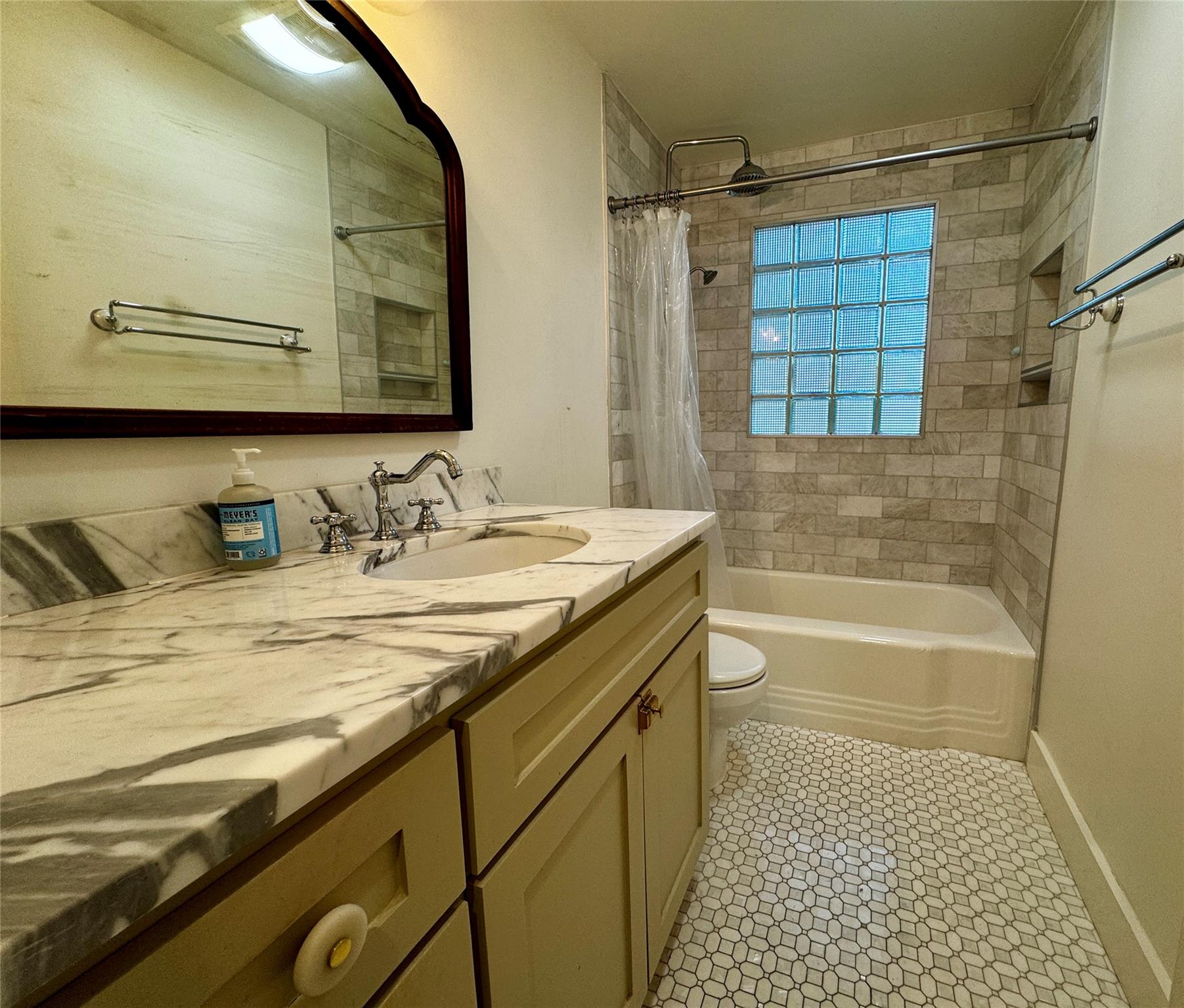 2012 De Verne St Property Photo 18