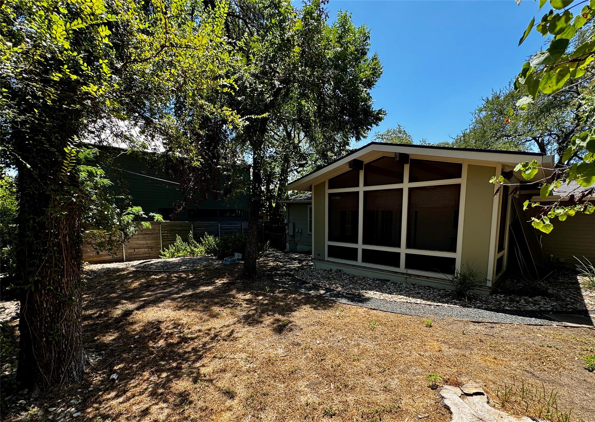 2012 De Verne St Property Photo 22