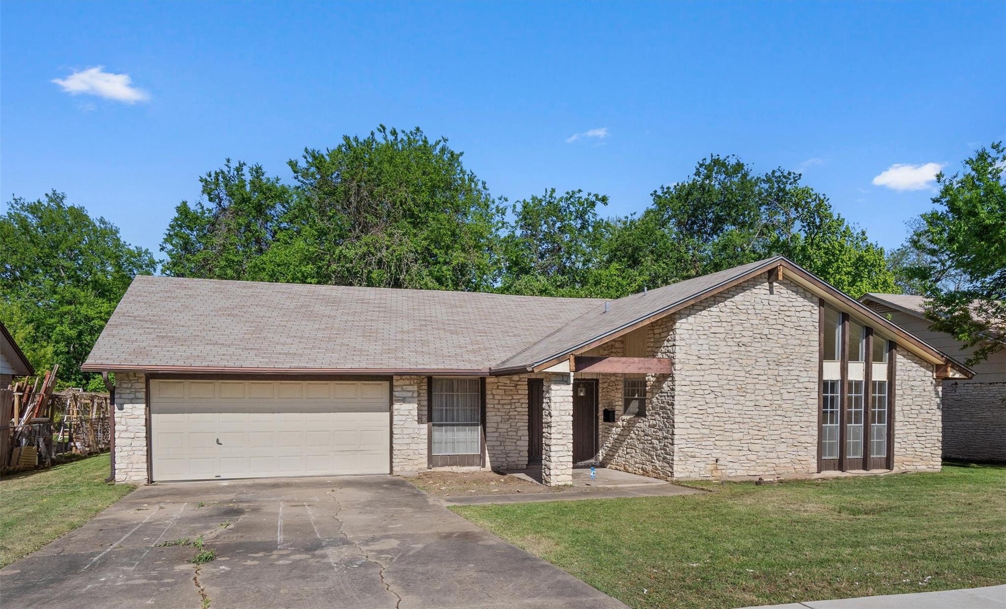 10107 Oak Hollow Dr Property Photo 1