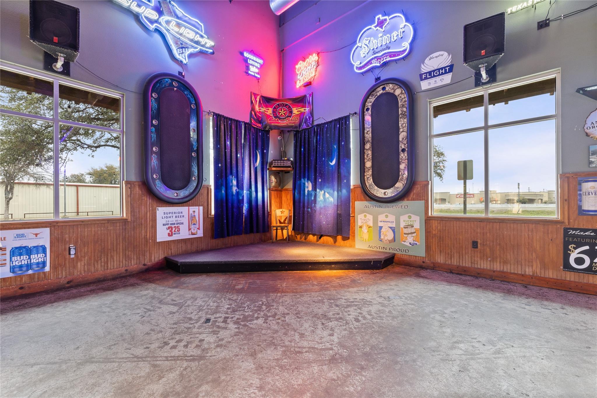 1515 N Ih 35 None Property Photo 10