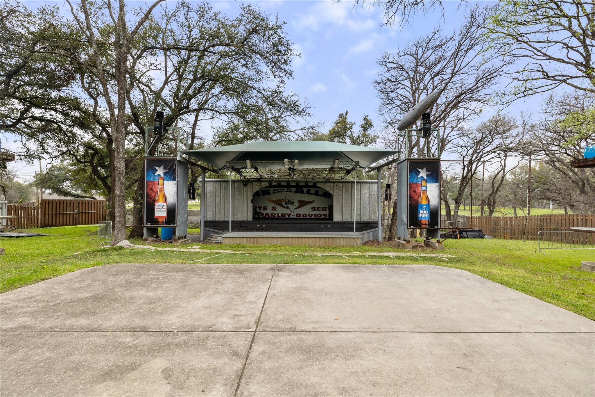1515 N Ih 35 None Property Photo 18