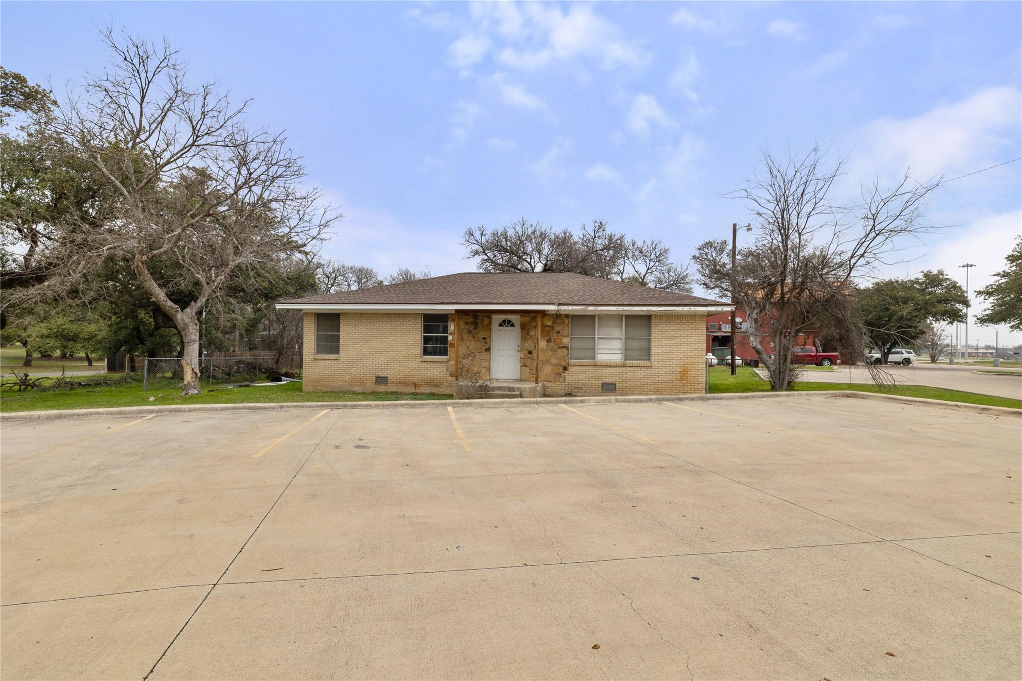 1515 N Ih 35 None Property Photo 23