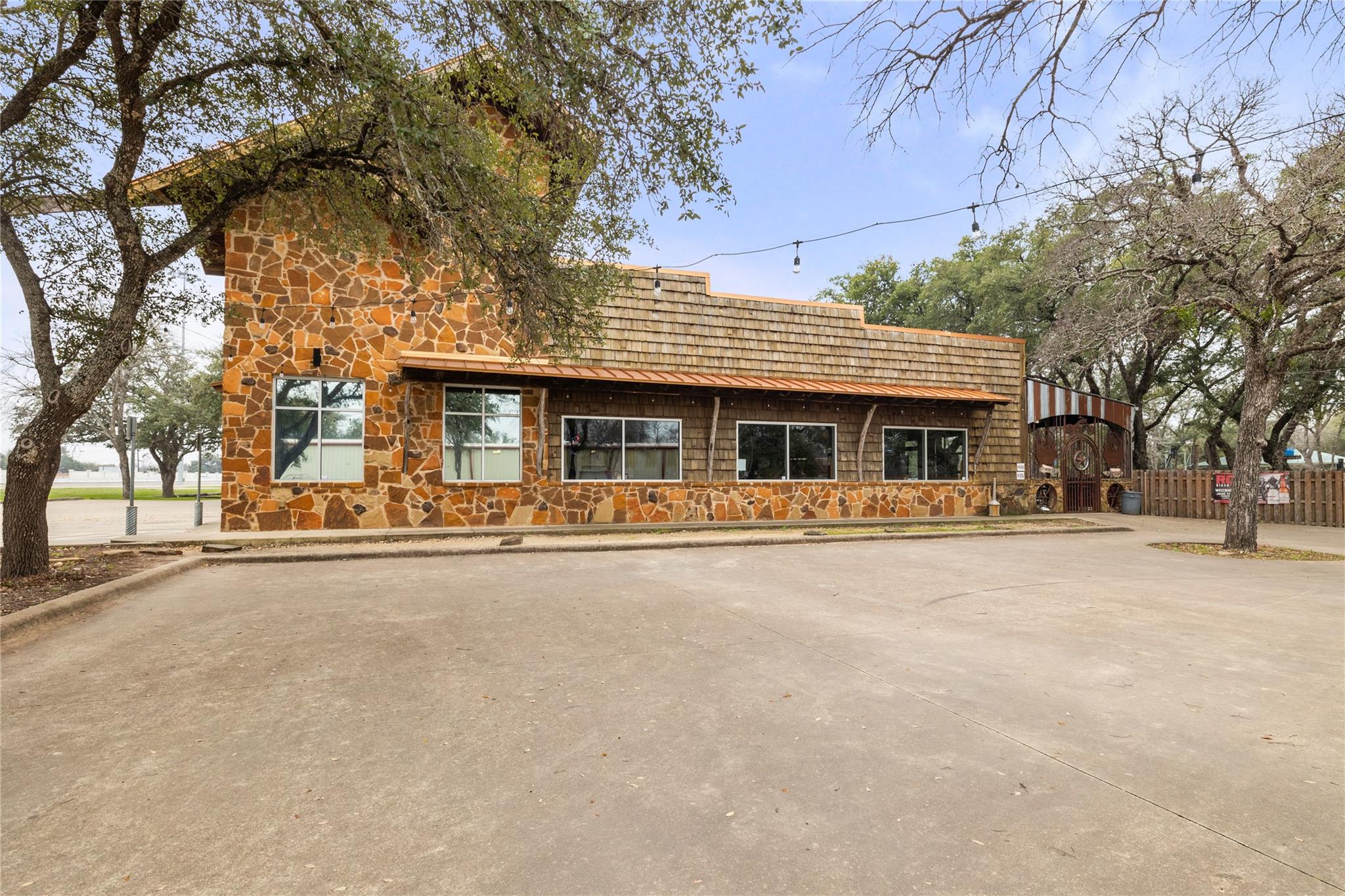 1515 N Ih 35 None Property Photo 24