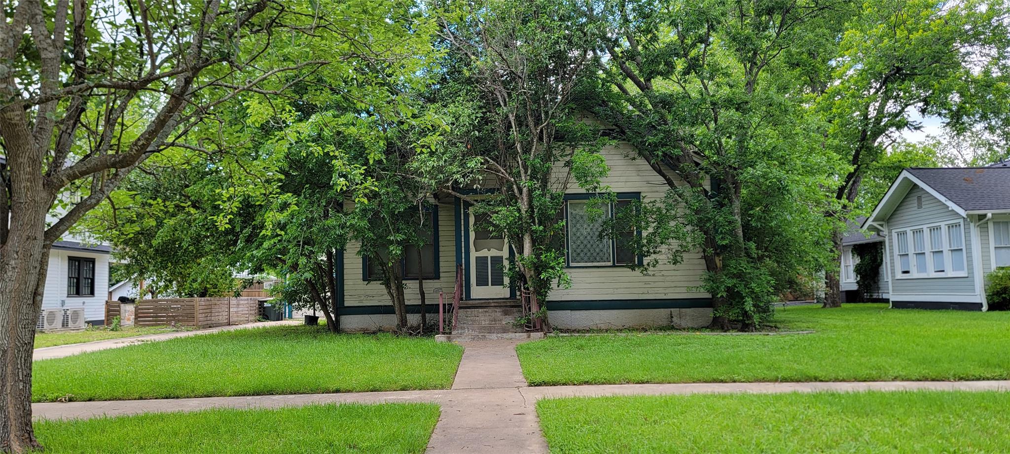 1706 S Main St Property Photo