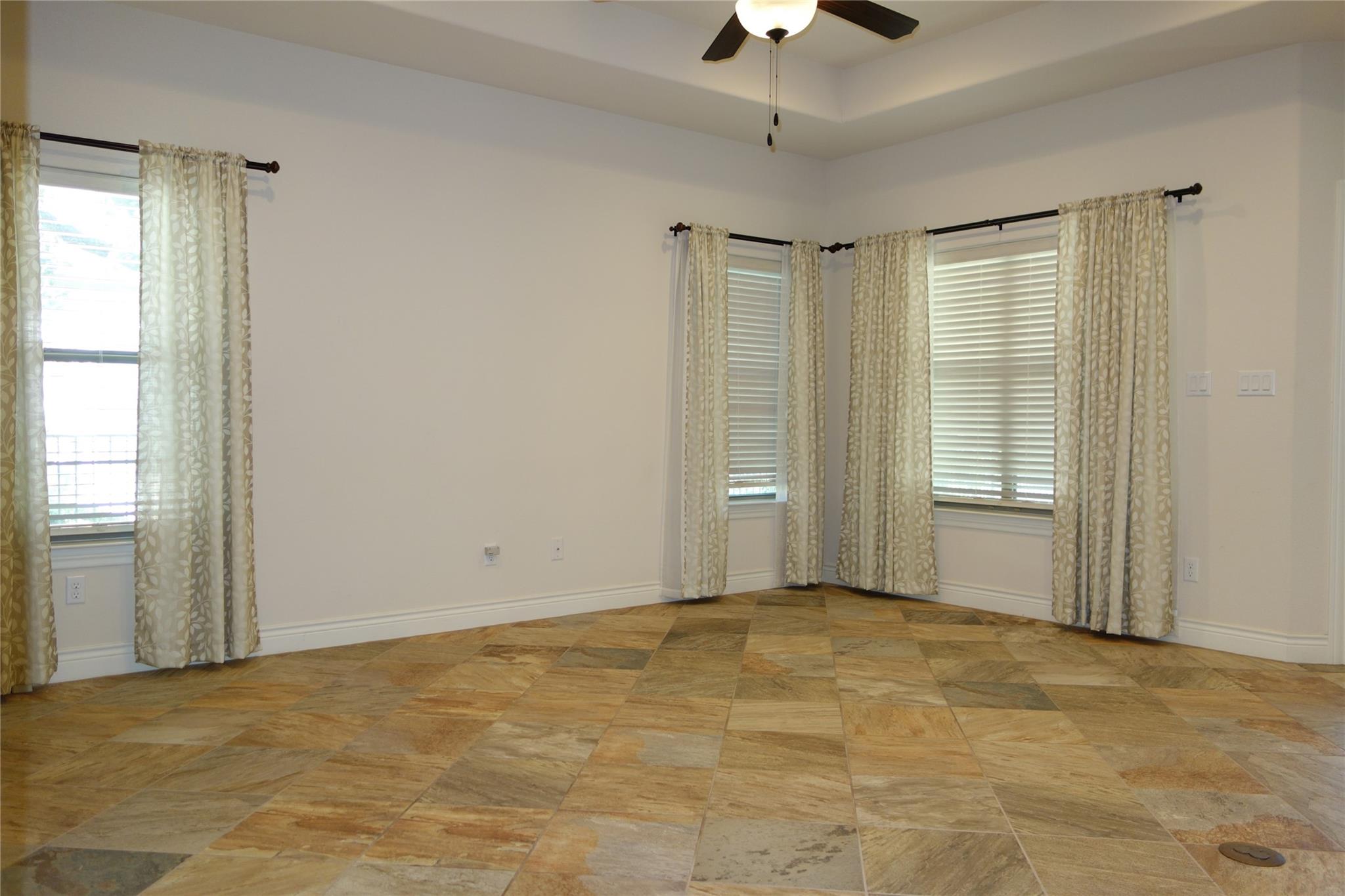 818 Caprock Canyon Trl Property Photo 4
