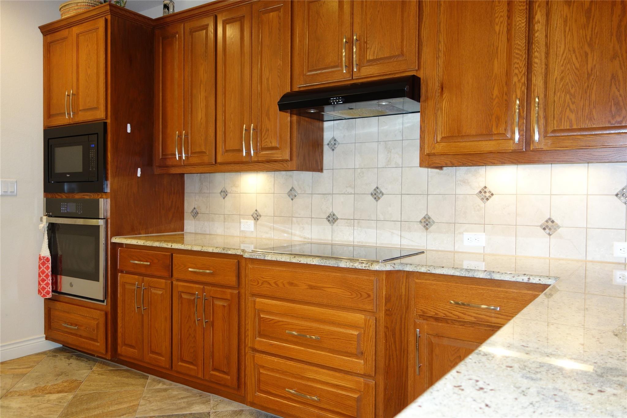 818 Caprock Canyon Trl Property Photo 12