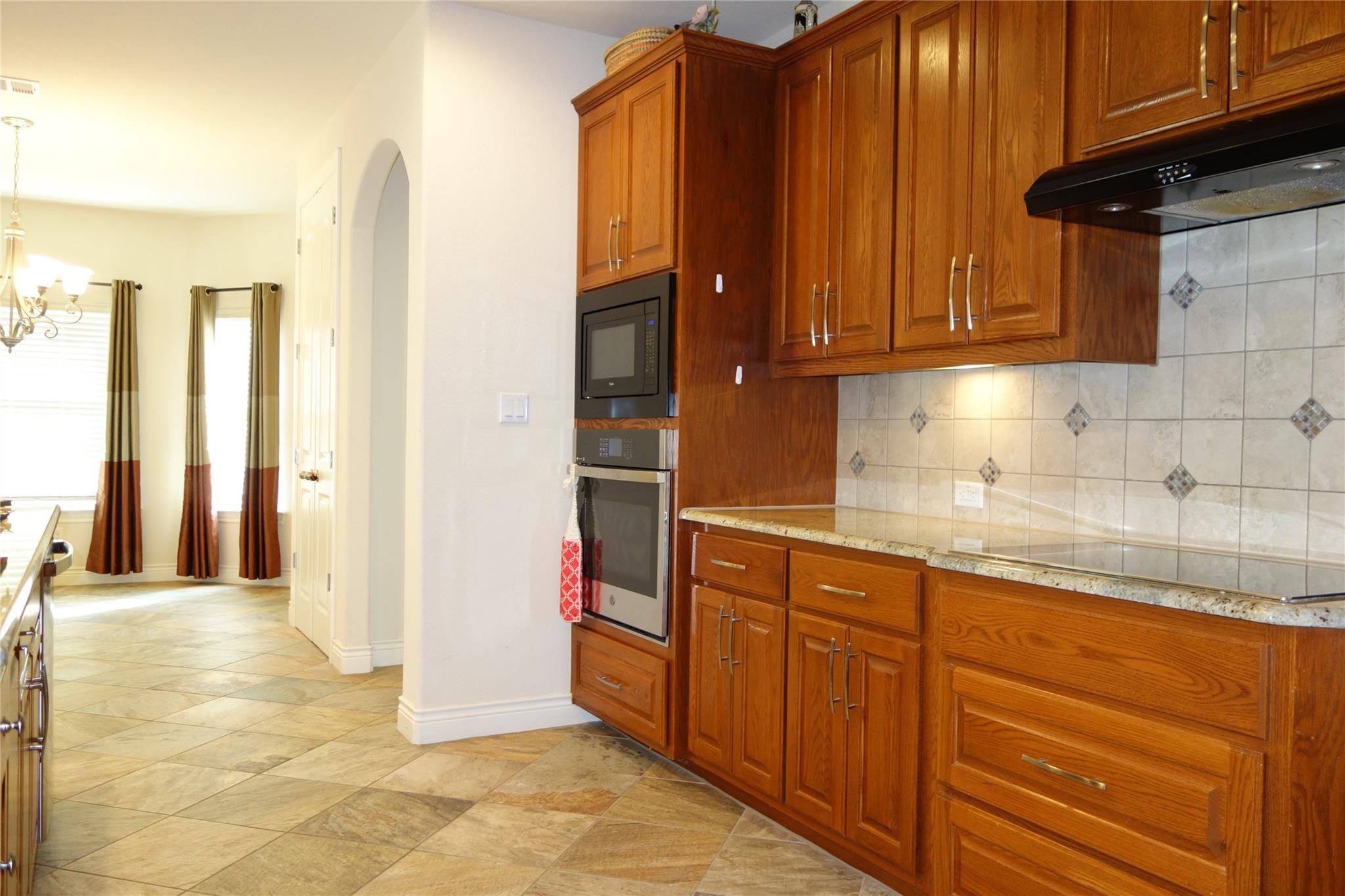 818 Caprock Canyon Trl Property Photo 13