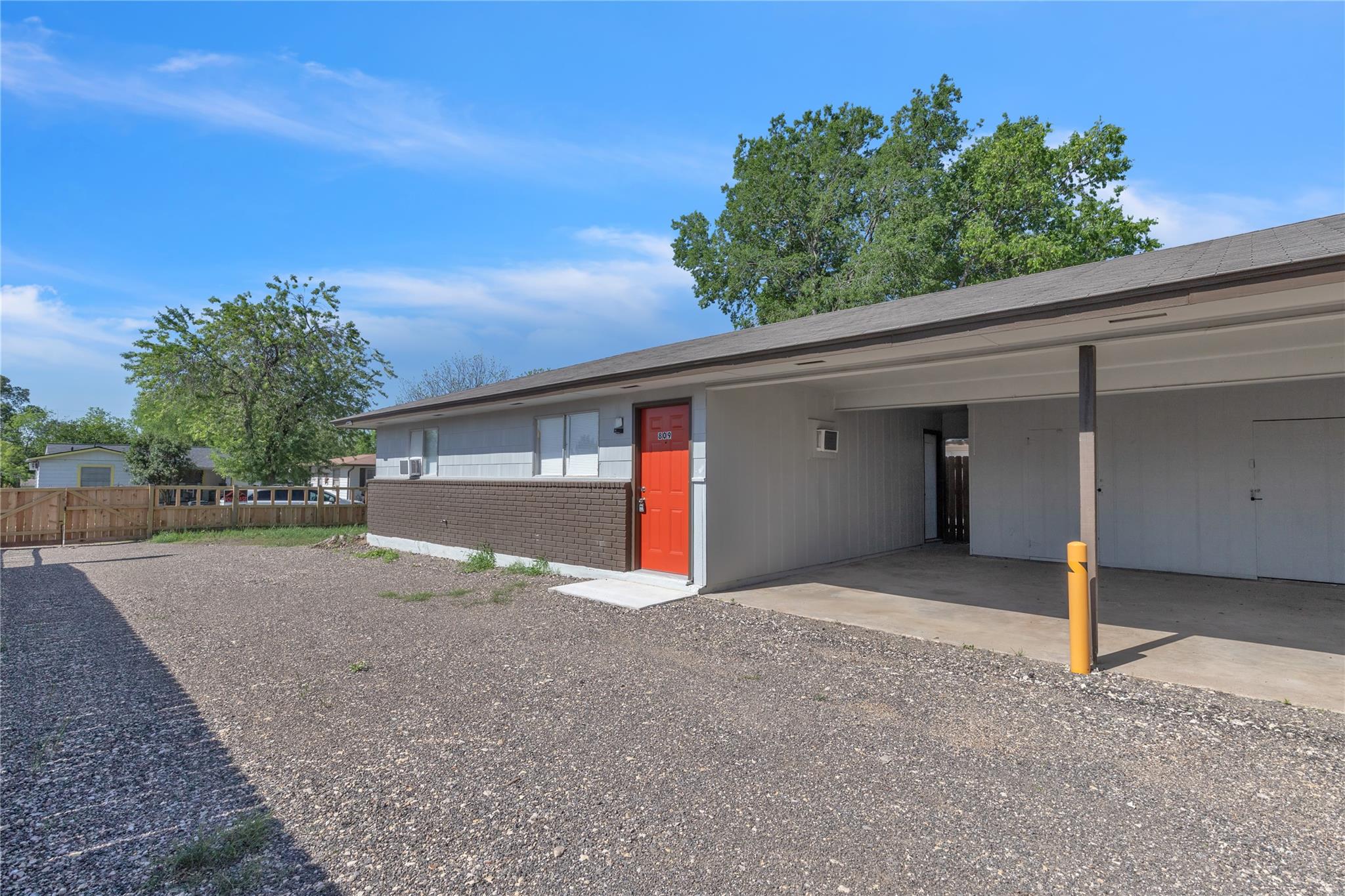 809 John Adams Dr Property Photo