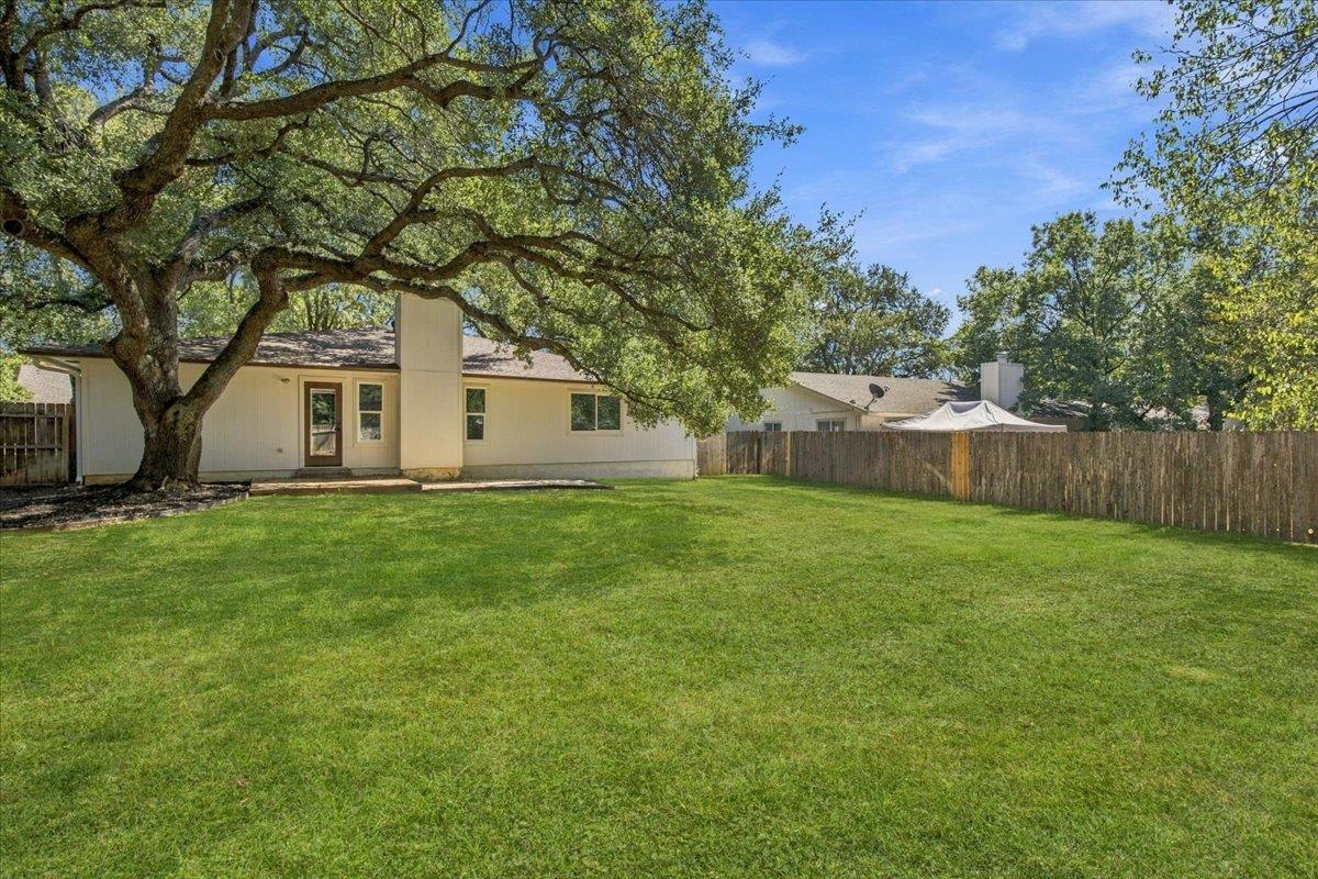 12006 Trianon Ln Property Photo 25