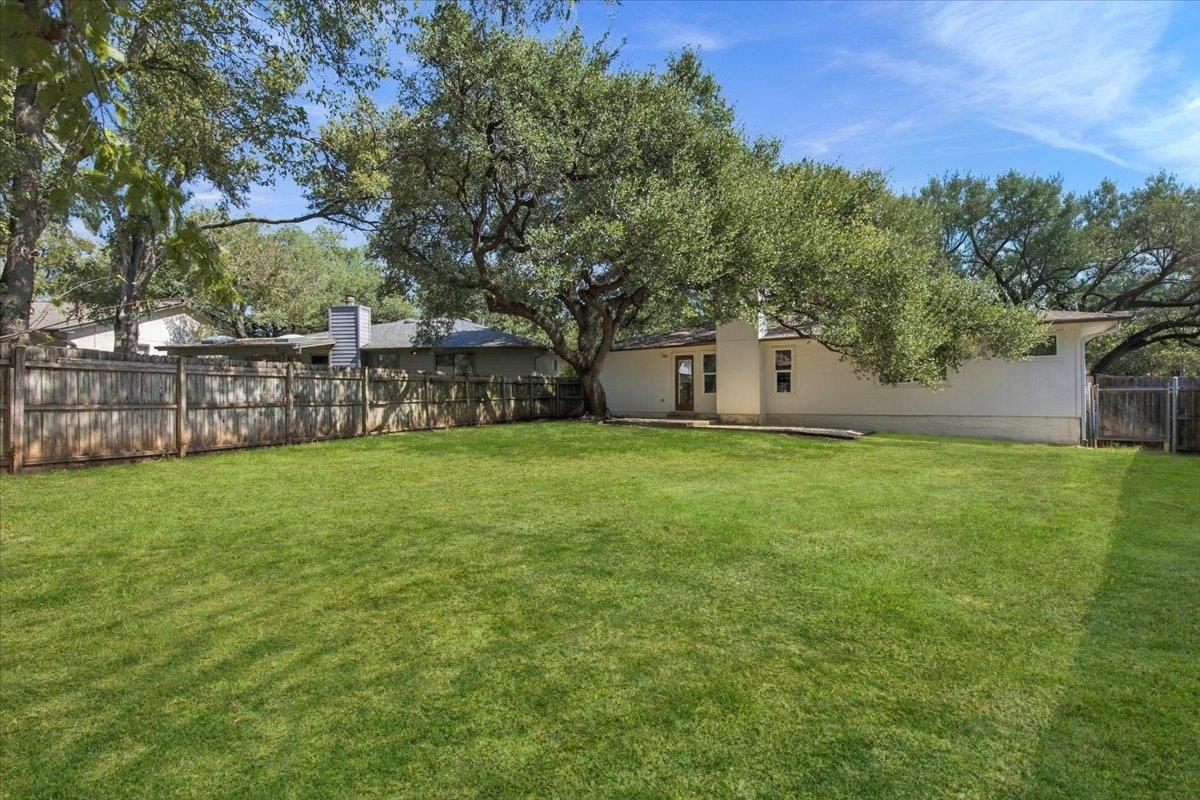 12006 Trianon Ln Property Photo 27