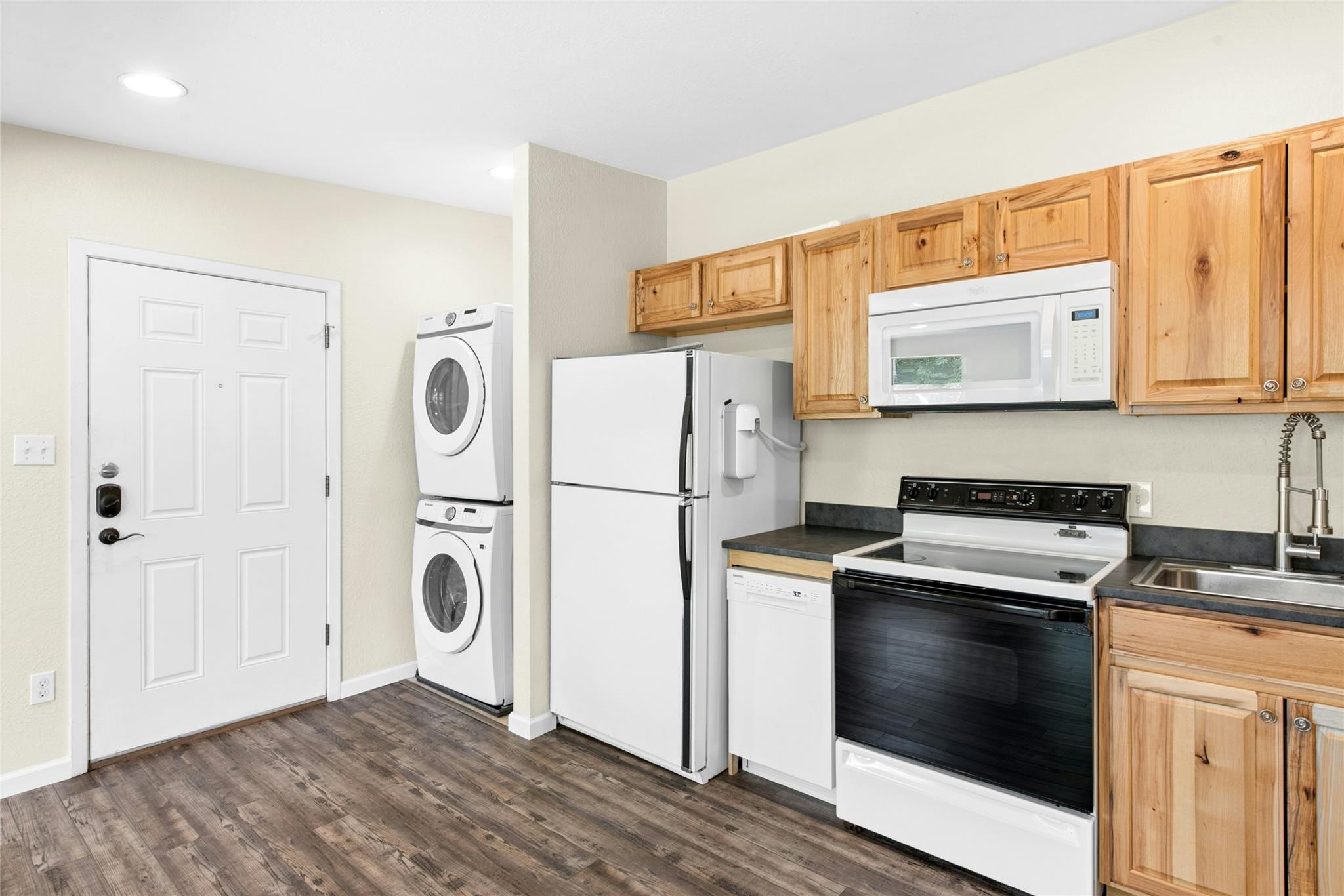 904 Philco Dr #b Property Photo 2
