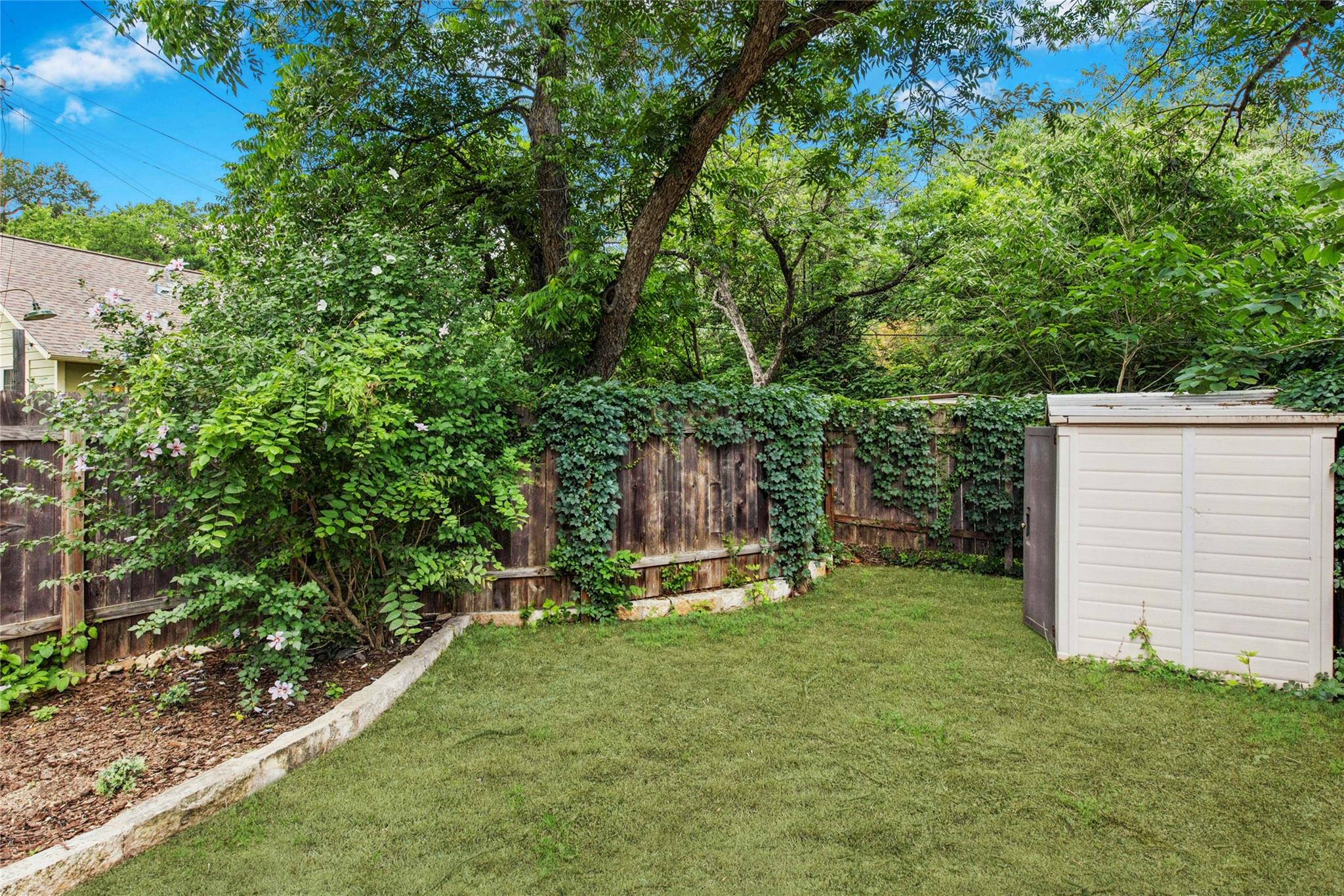 904 Philco Dr #b Property Photo 6