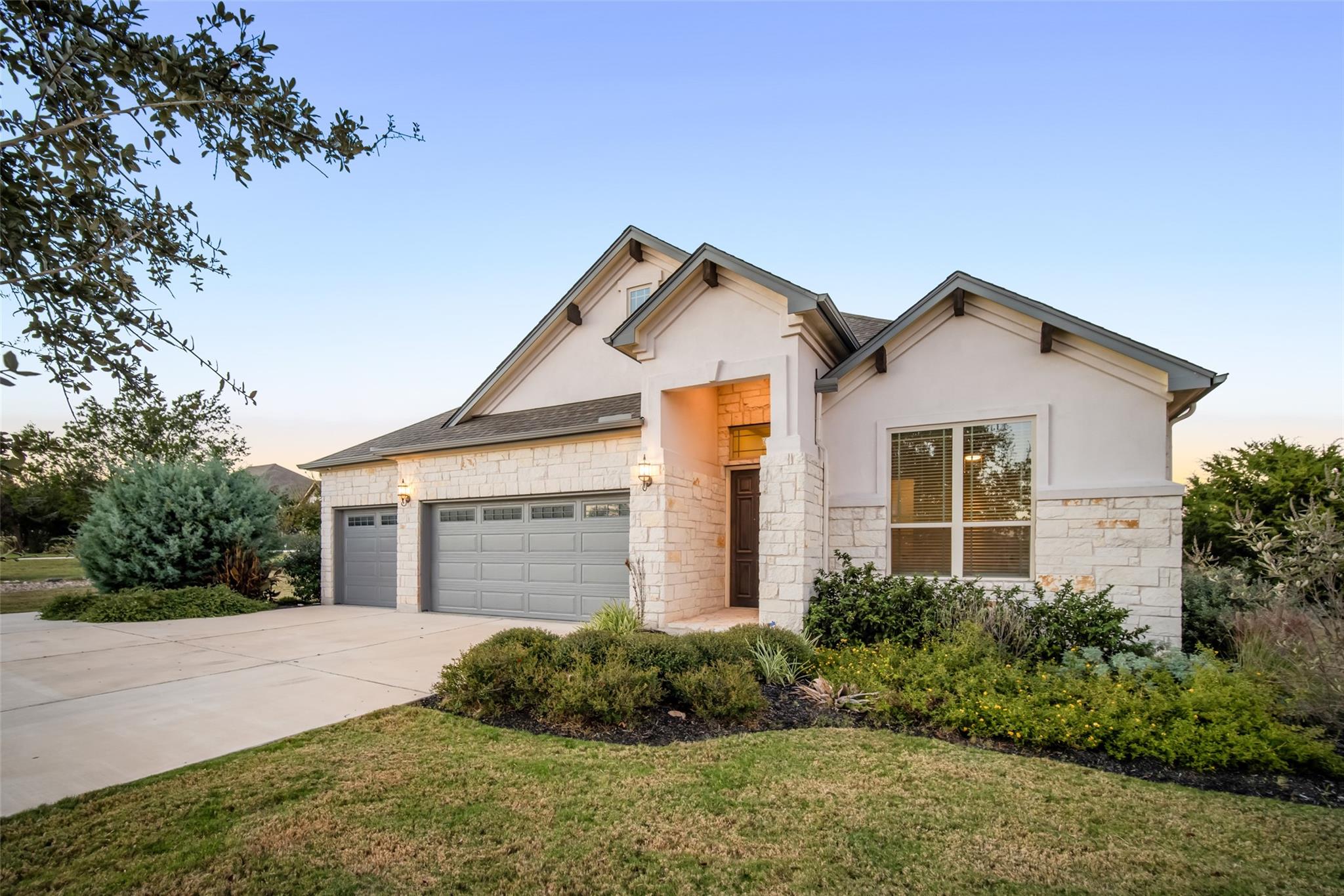 1421 Nature View Loop Property Photo 2