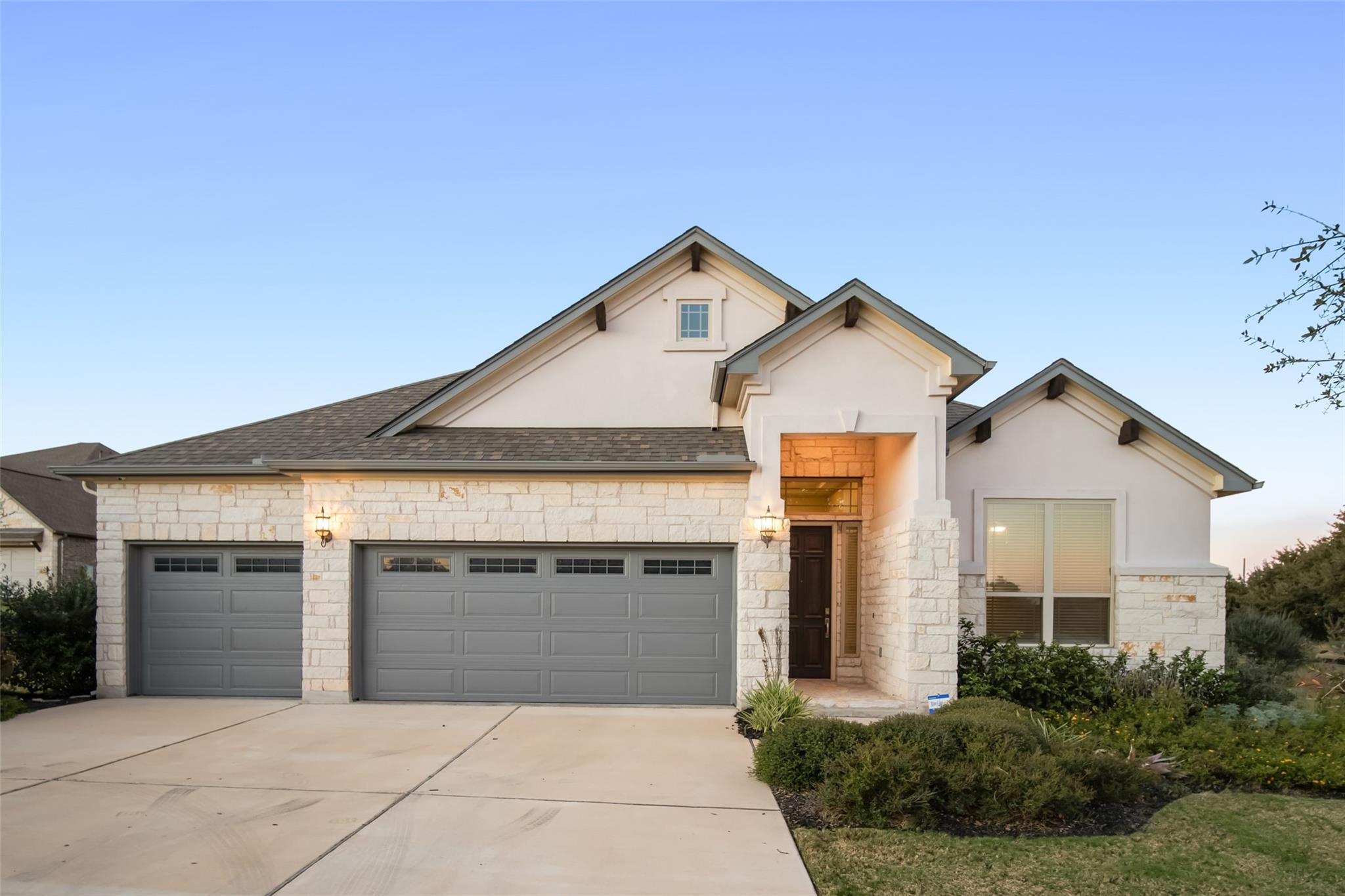 1421 Nature View Loop Property Photo 3