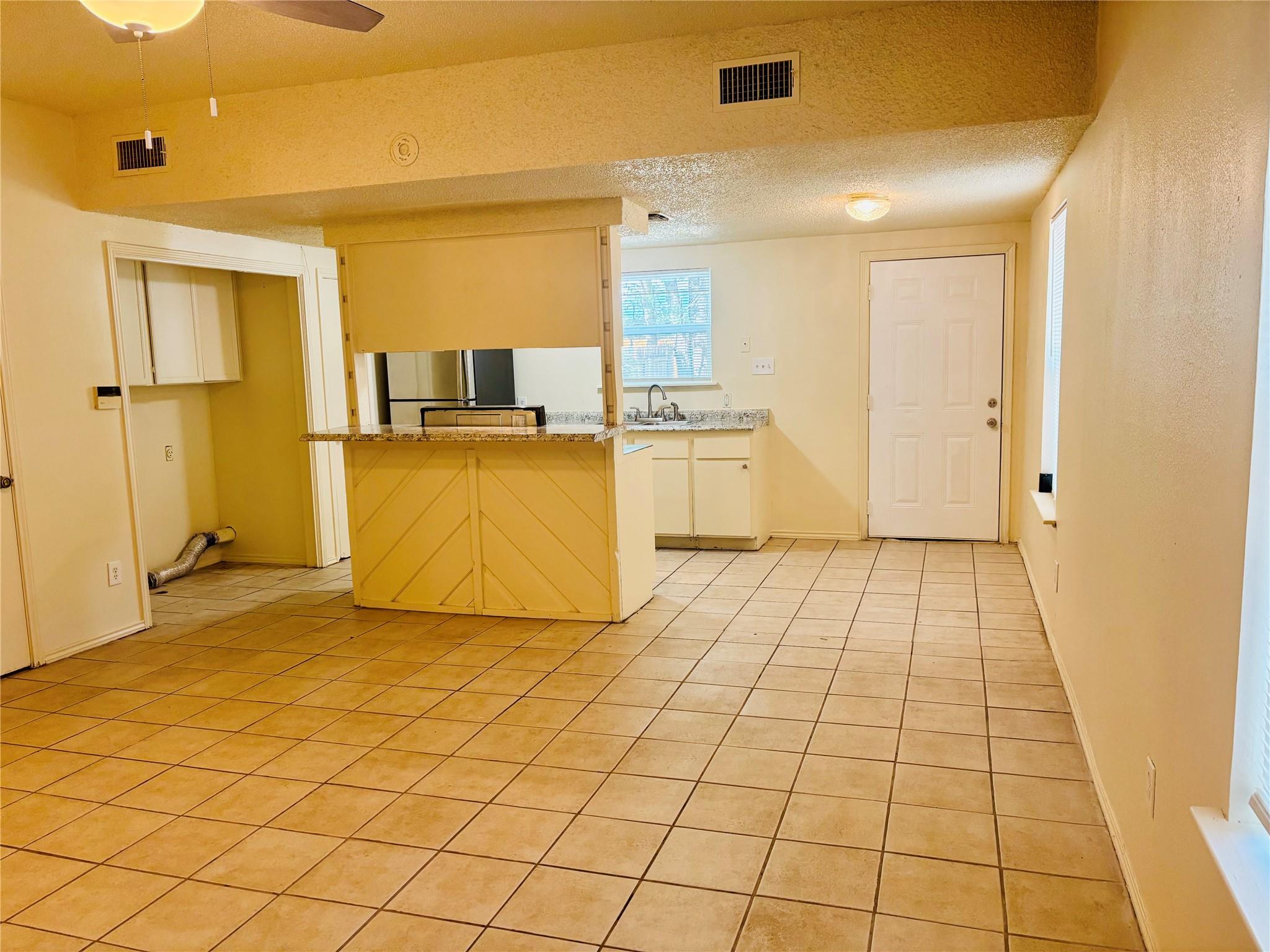 1206 Tartan Ln #b Property Photo 3