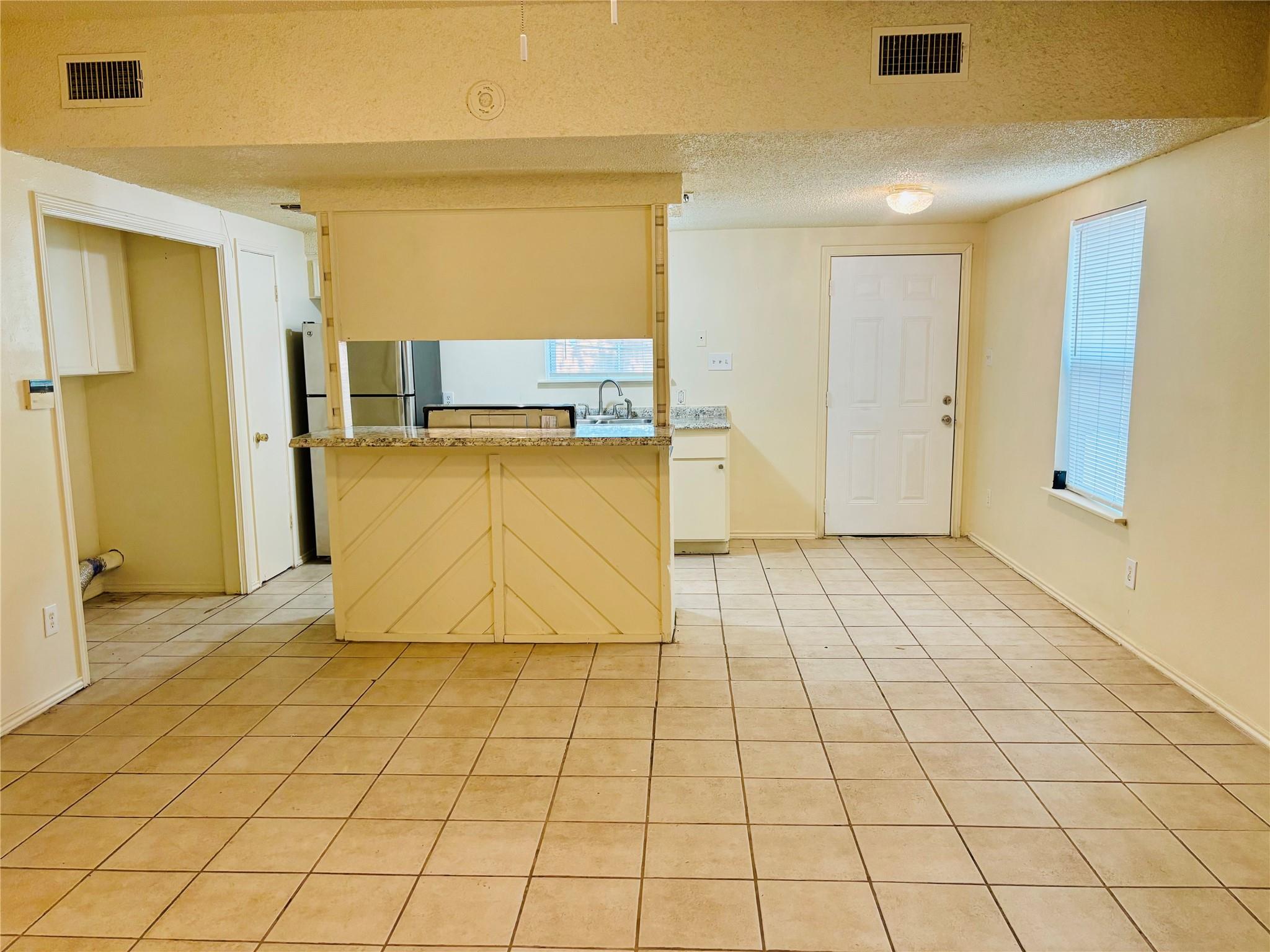1206 Tartan Ln #b Property Photo 5