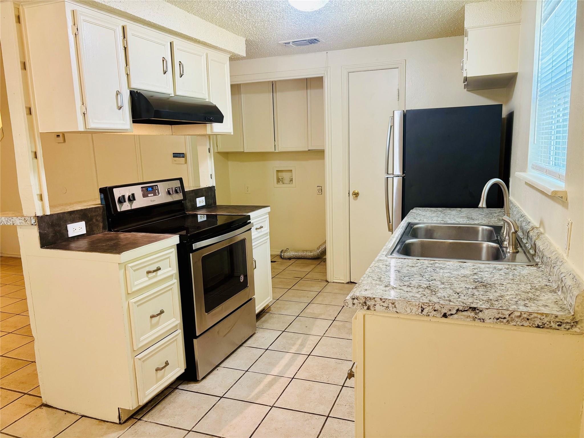 1206 Tartan Ln #b Property Photo 9