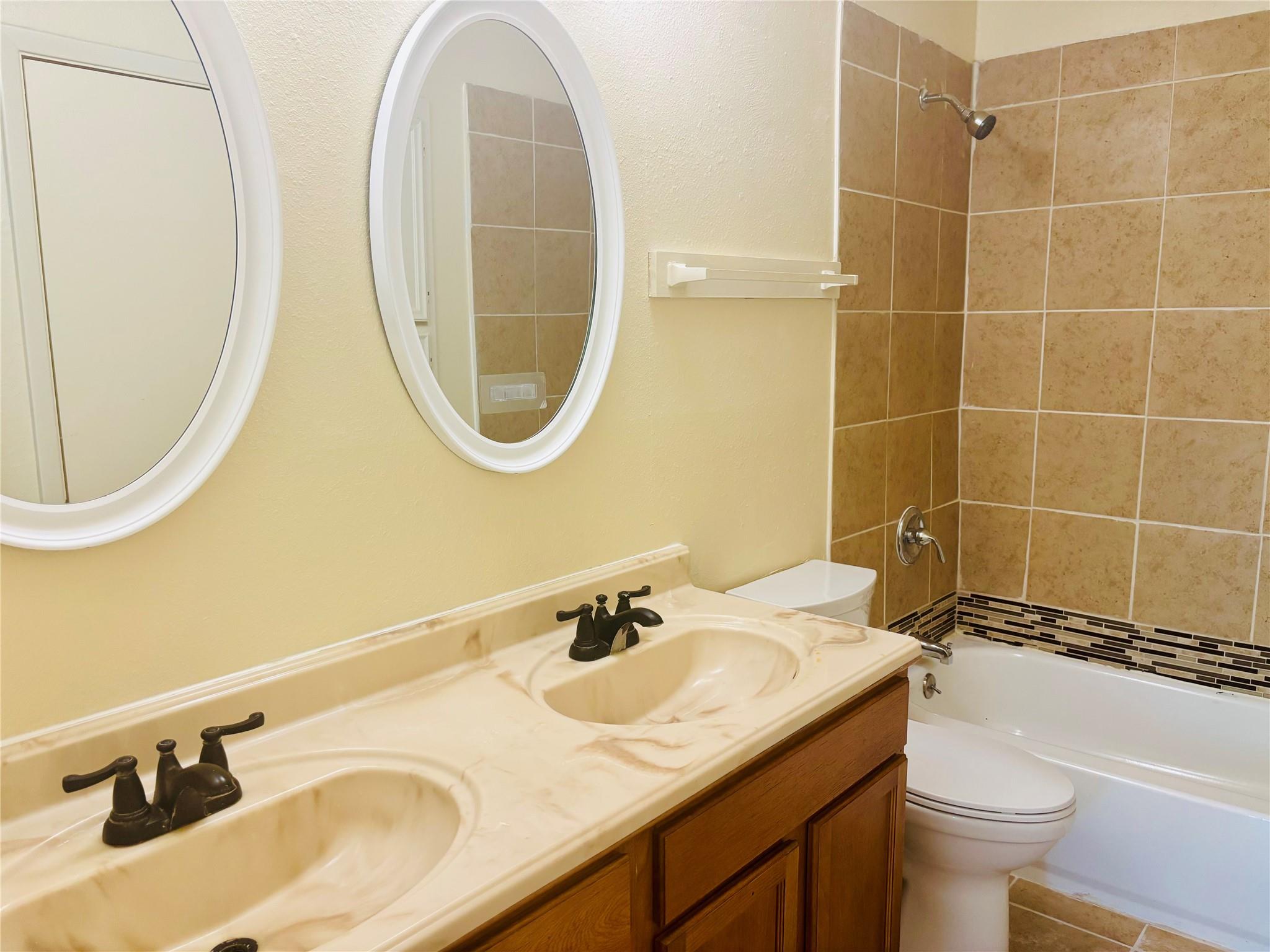 1206 Tartan Ln #b Property Photo 25