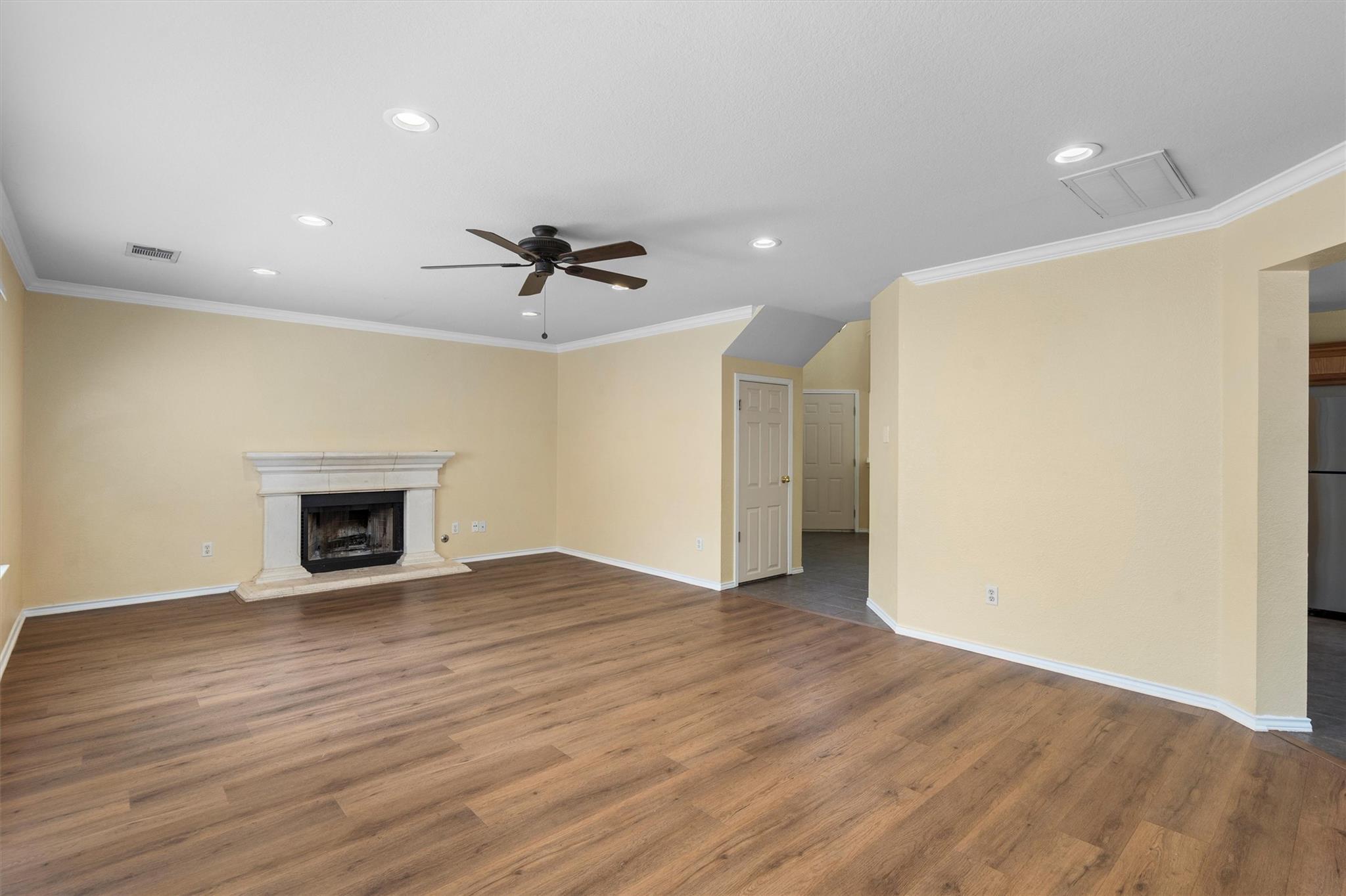 8336 Alvin High Ln Property Photo 7