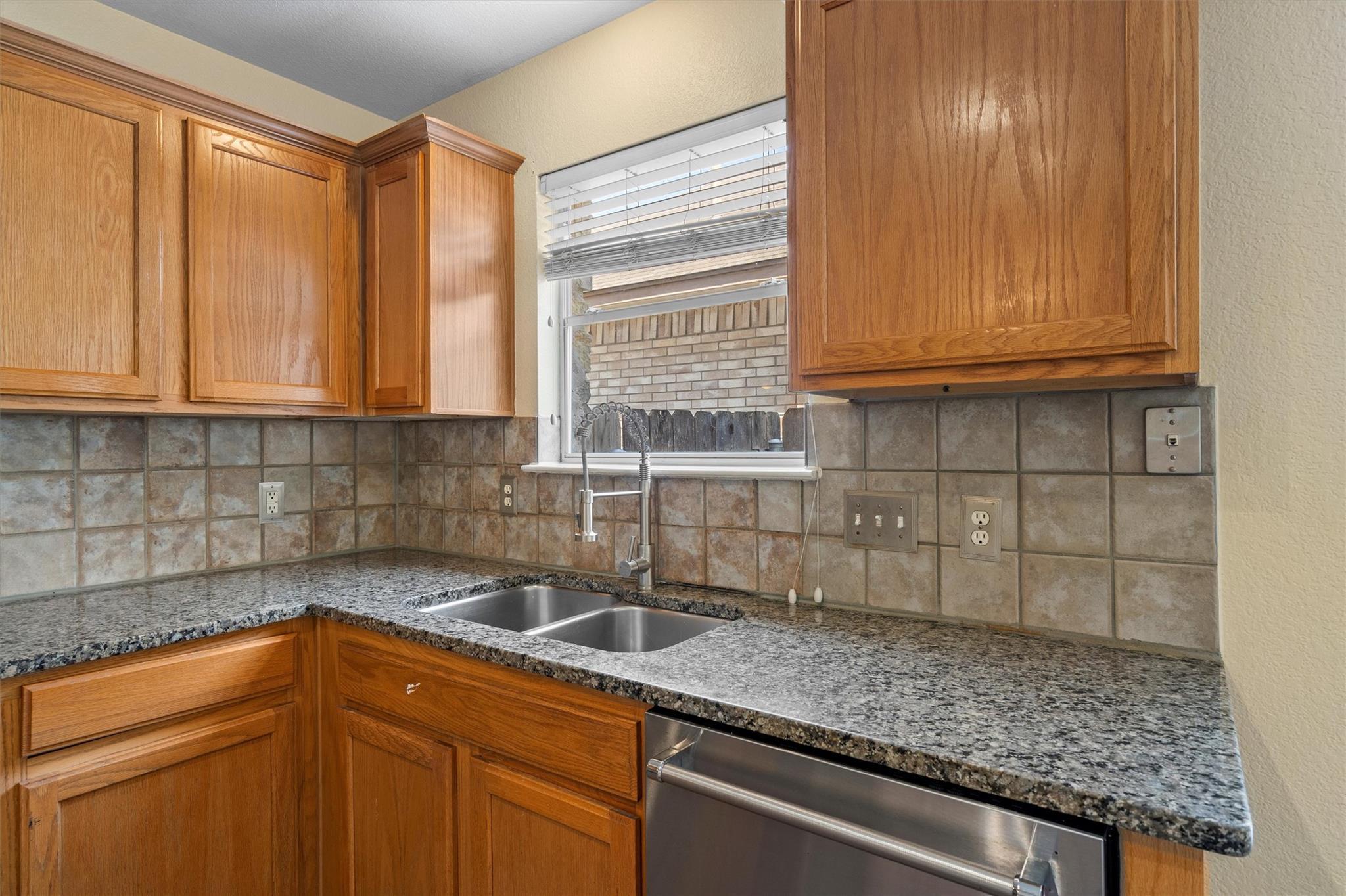 8336 Alvin High Ln Property Photo 13