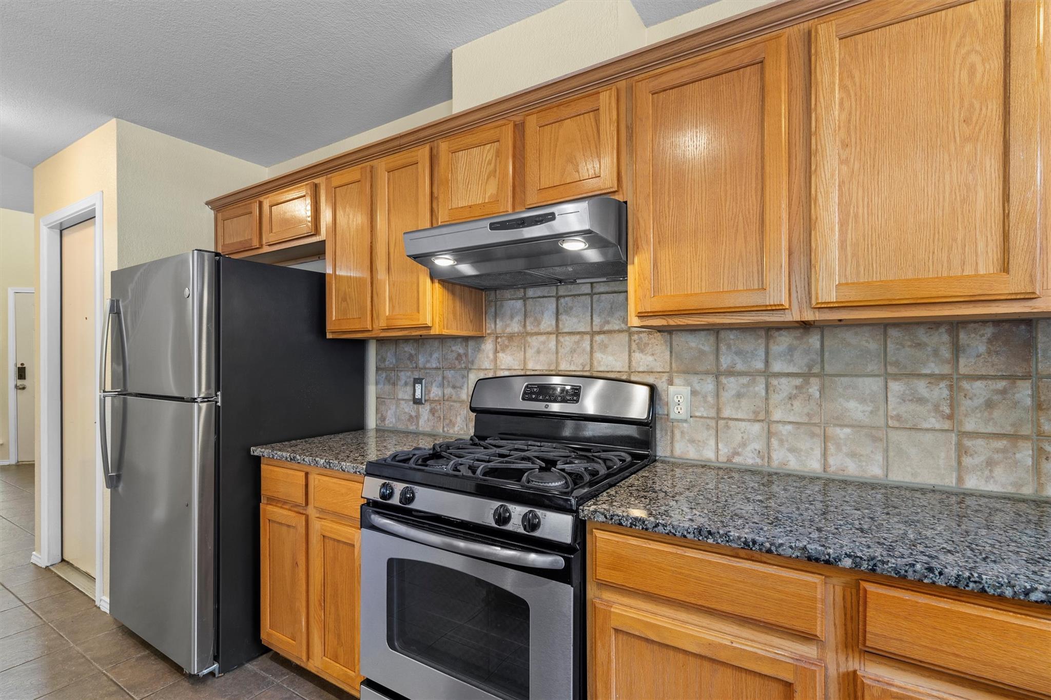 8336 Alvin High Ln Property Photo 14