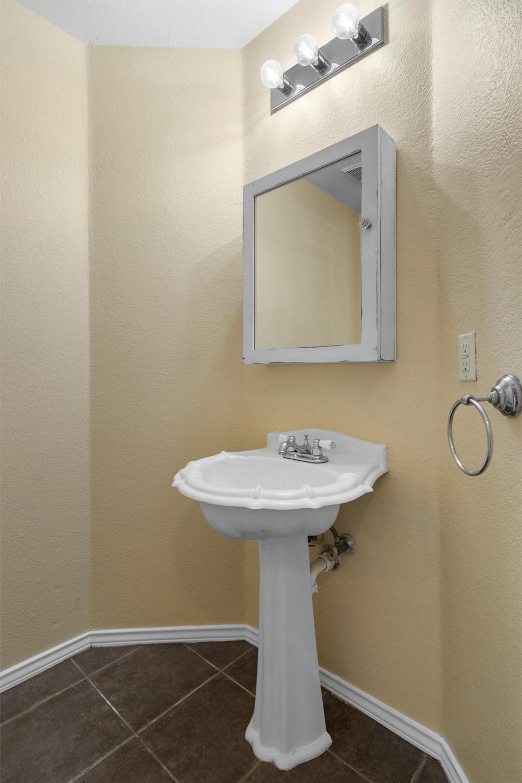 8336 Alvin High Ln Property Photo 16