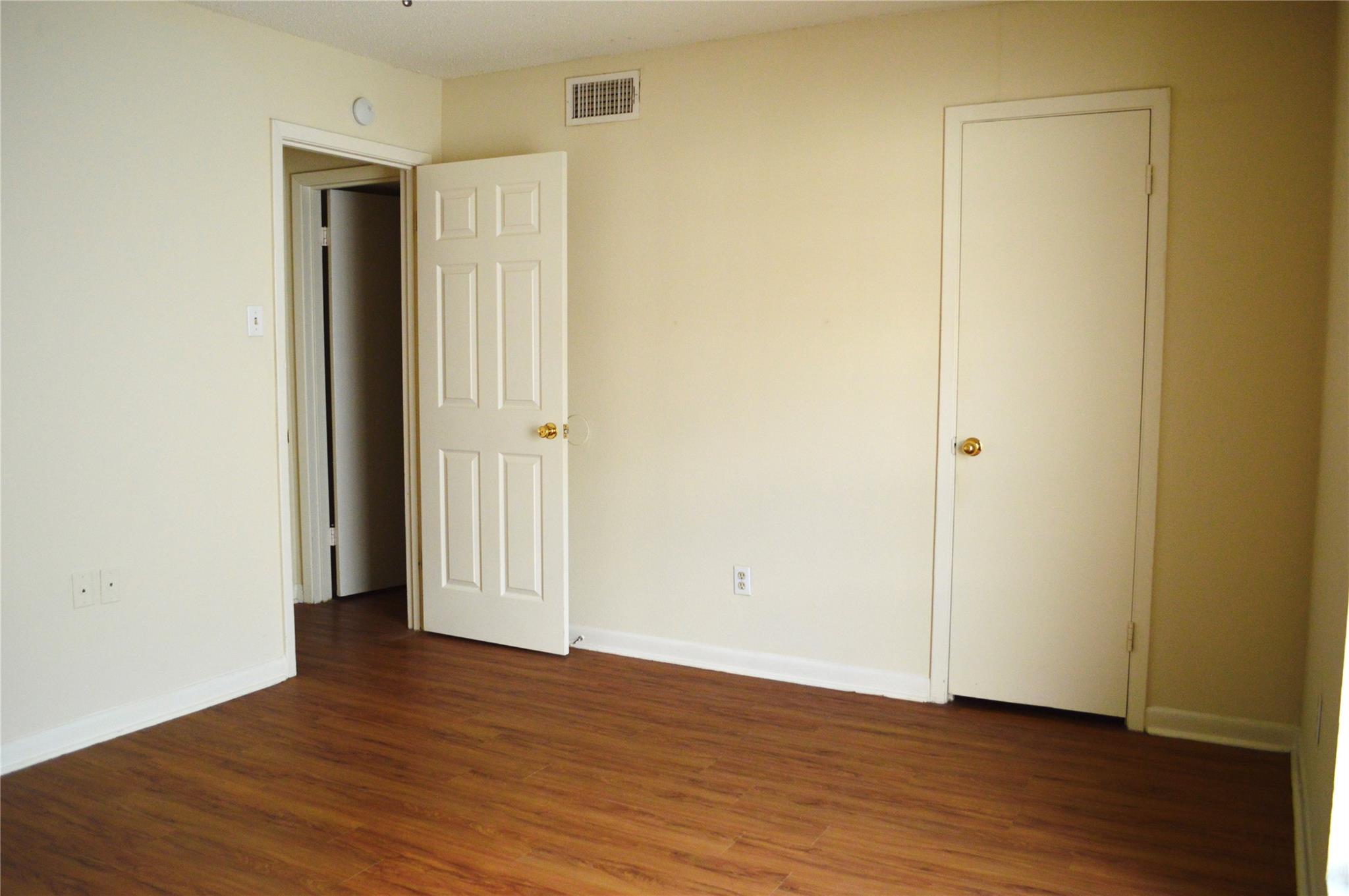 4709 Harmon Ave #305 Property Photo 9