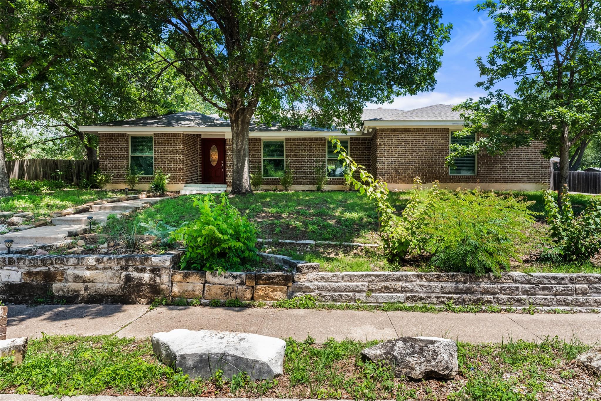 2408 Shiloh Dr Property Photo 2
