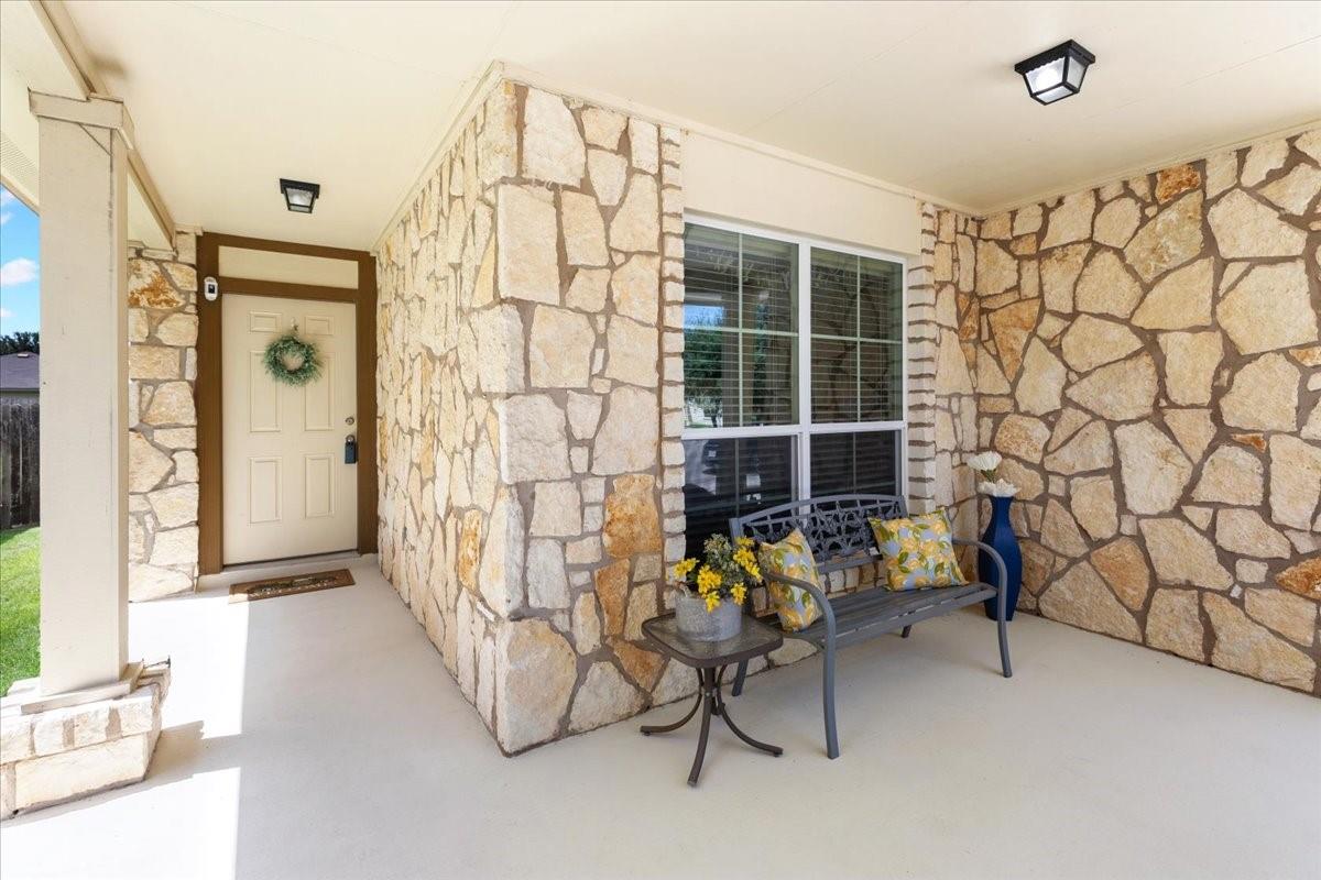 737 Great Oaks Dr Property Photo 4