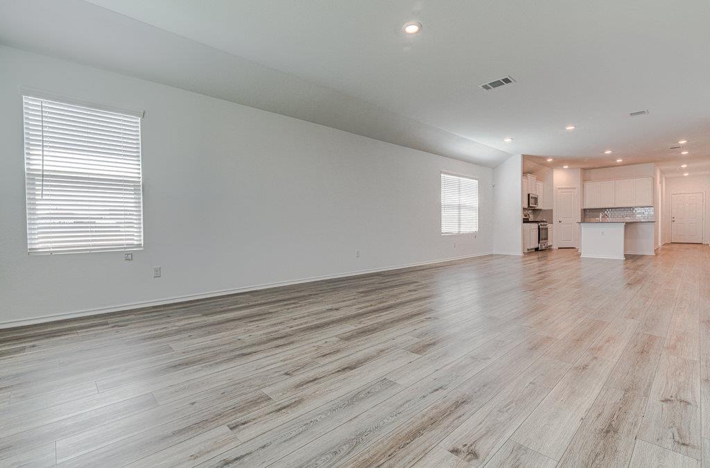 361 Madrid St Property Photo 4