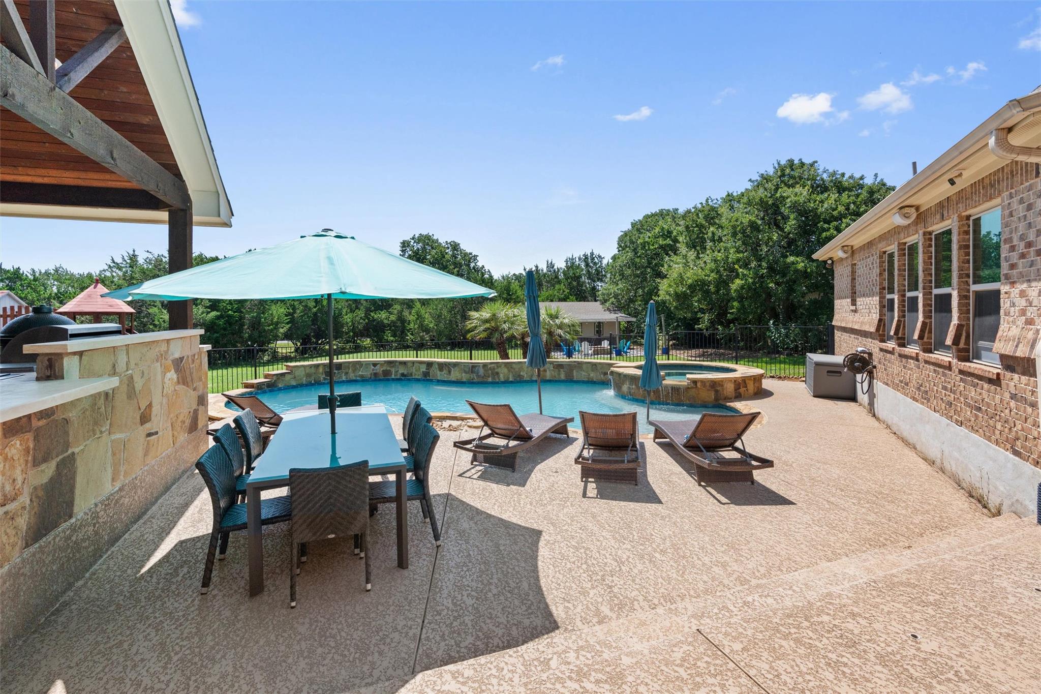 205 Quarry Lake Est Property Photo 1