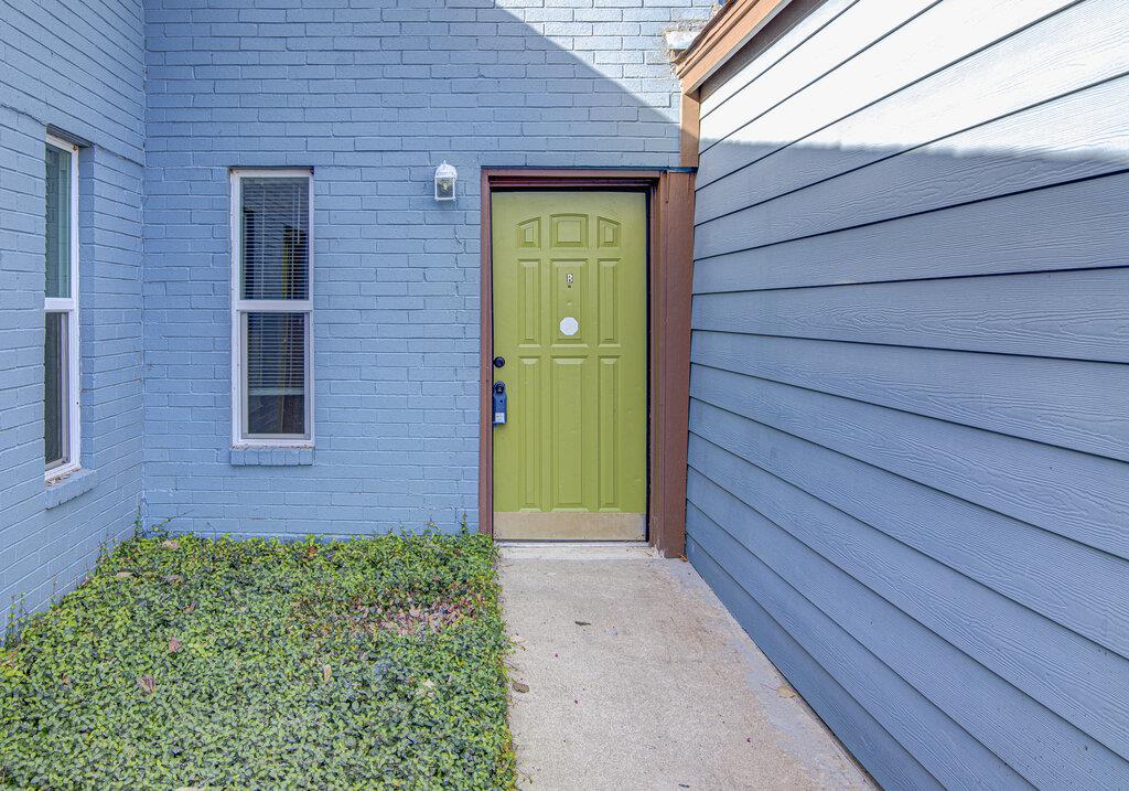 1807 Briar Hill Dr #b Property Photo 3