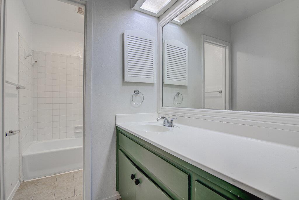 1807 Briar Hill Dr #b Property Photo 13