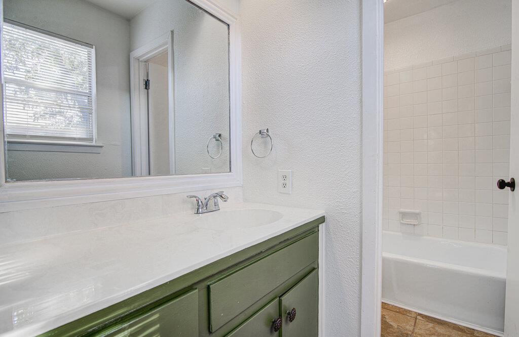 1807 Briar Hill Dr #b Property Photo 19