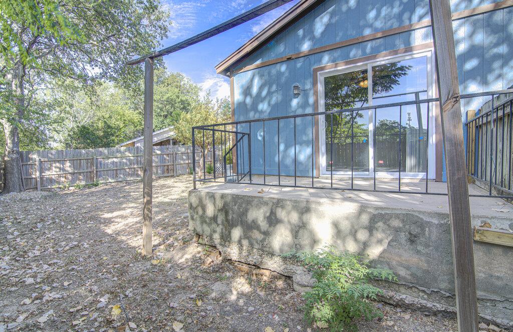 1807 Briar Hill Dr #b Property Photo 23