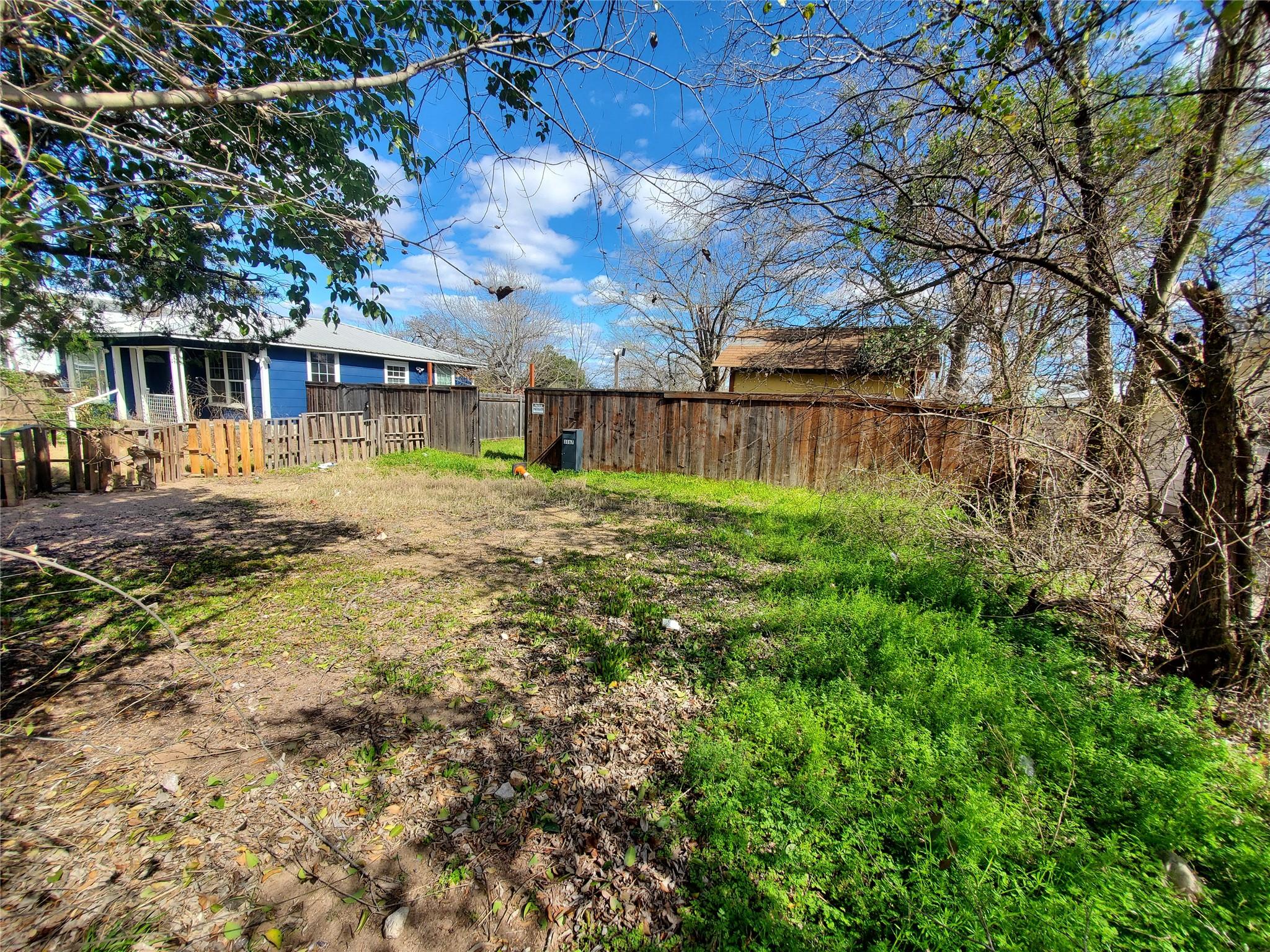 1167 Nickols Ave Property Photo 1