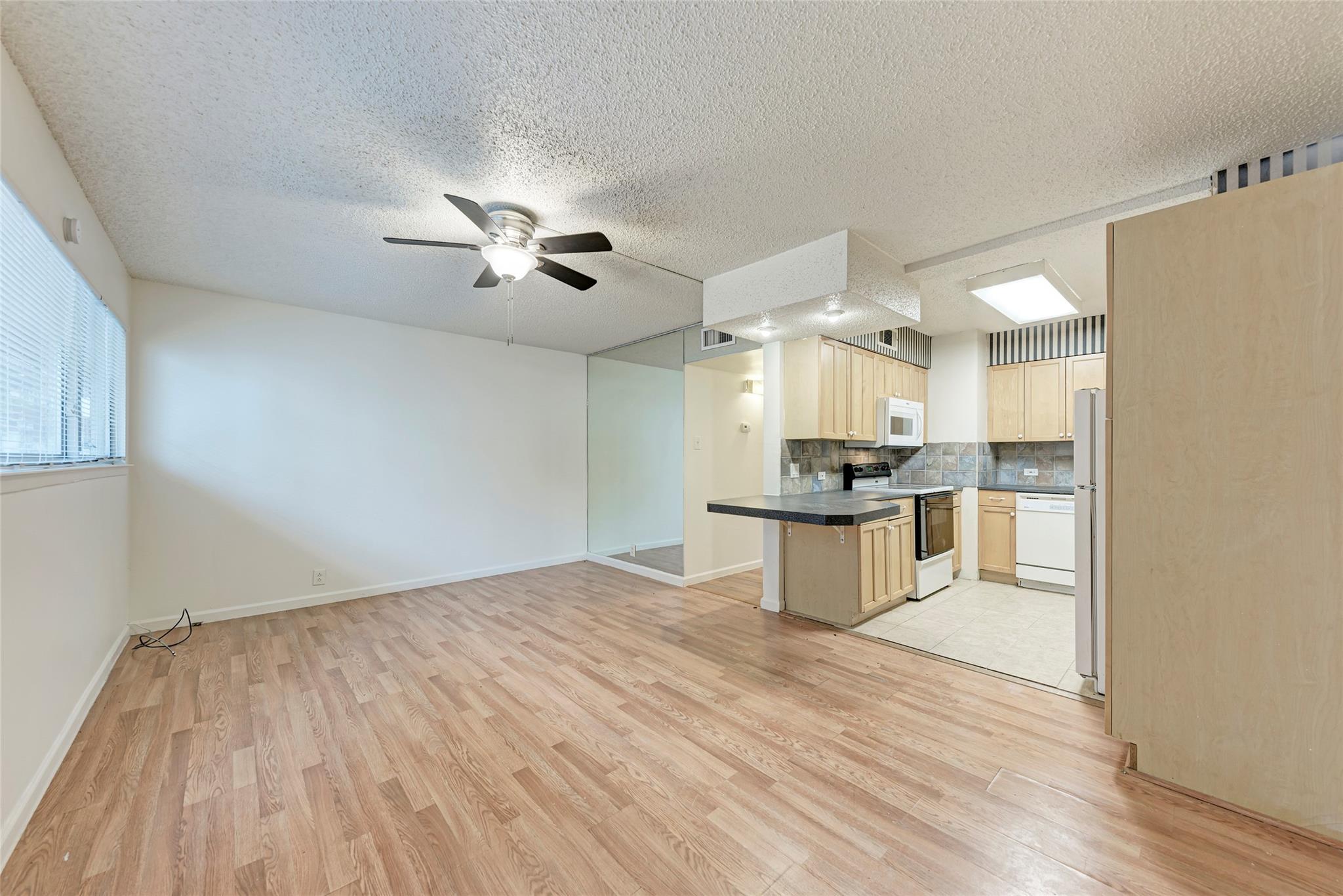2404 Longview St #101 Property Photo 5