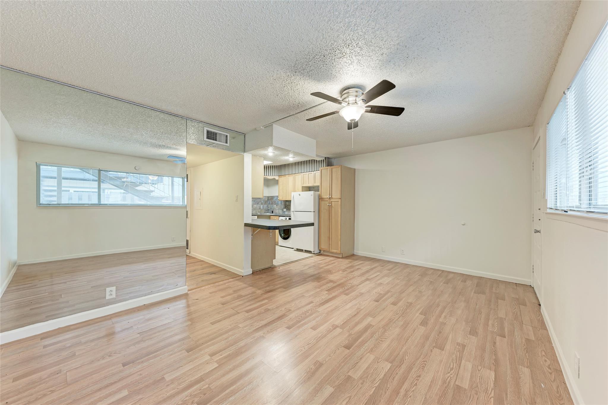 2404 Longview St #101 Property Photo 8