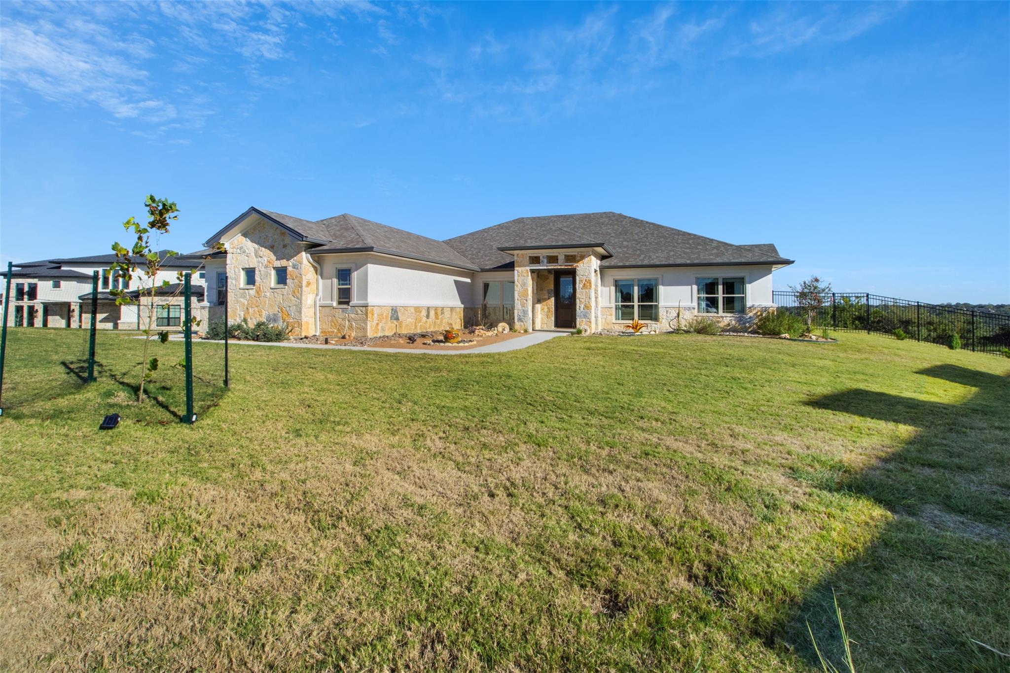 2708 Sun Point Cir Property Photo 1