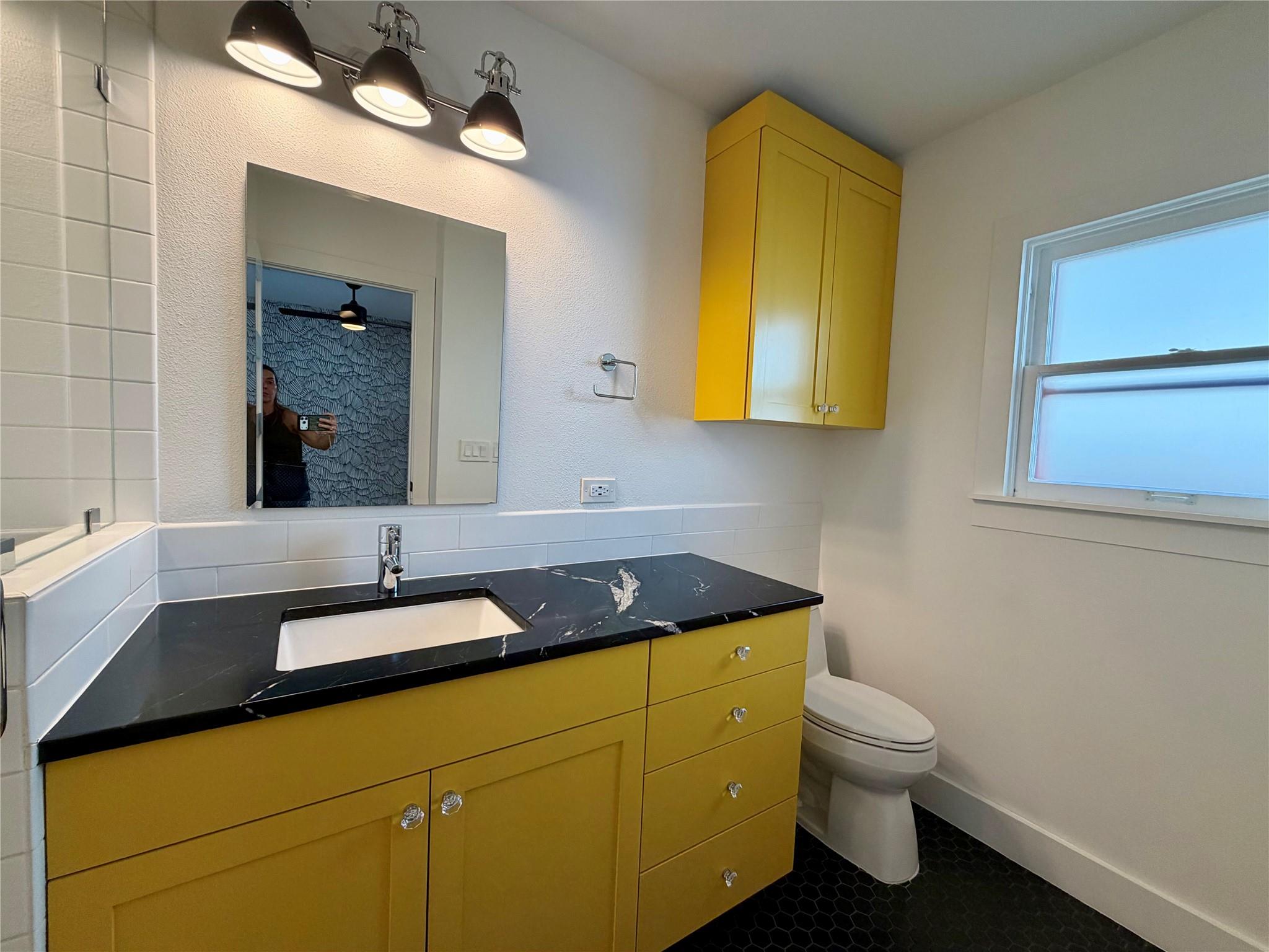 1211 E 2nd St #a Property Photo 17