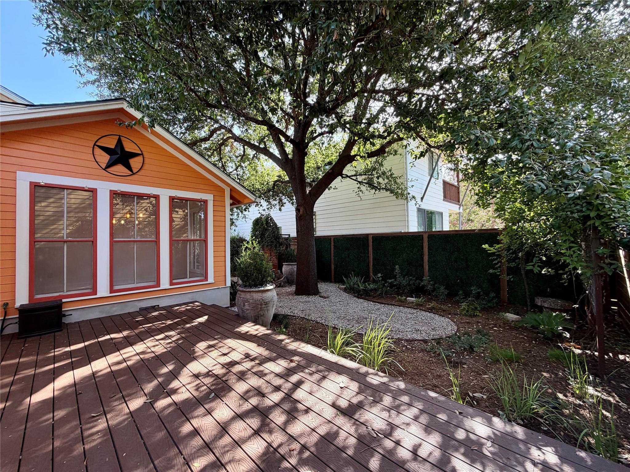 1211 E 2nd St #a Property Photo 35