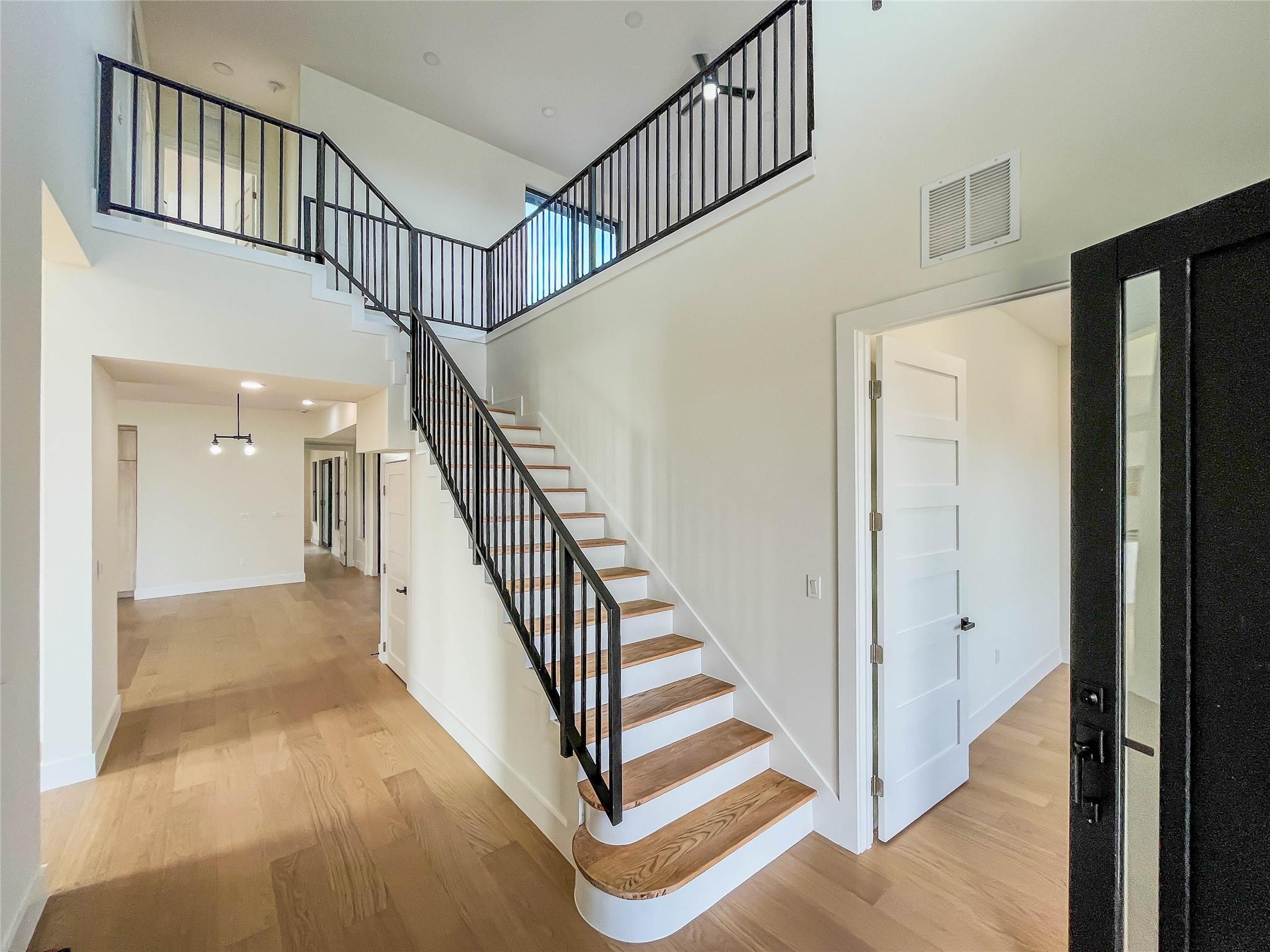 1020 Mountain Leather Dr Property Photo 6