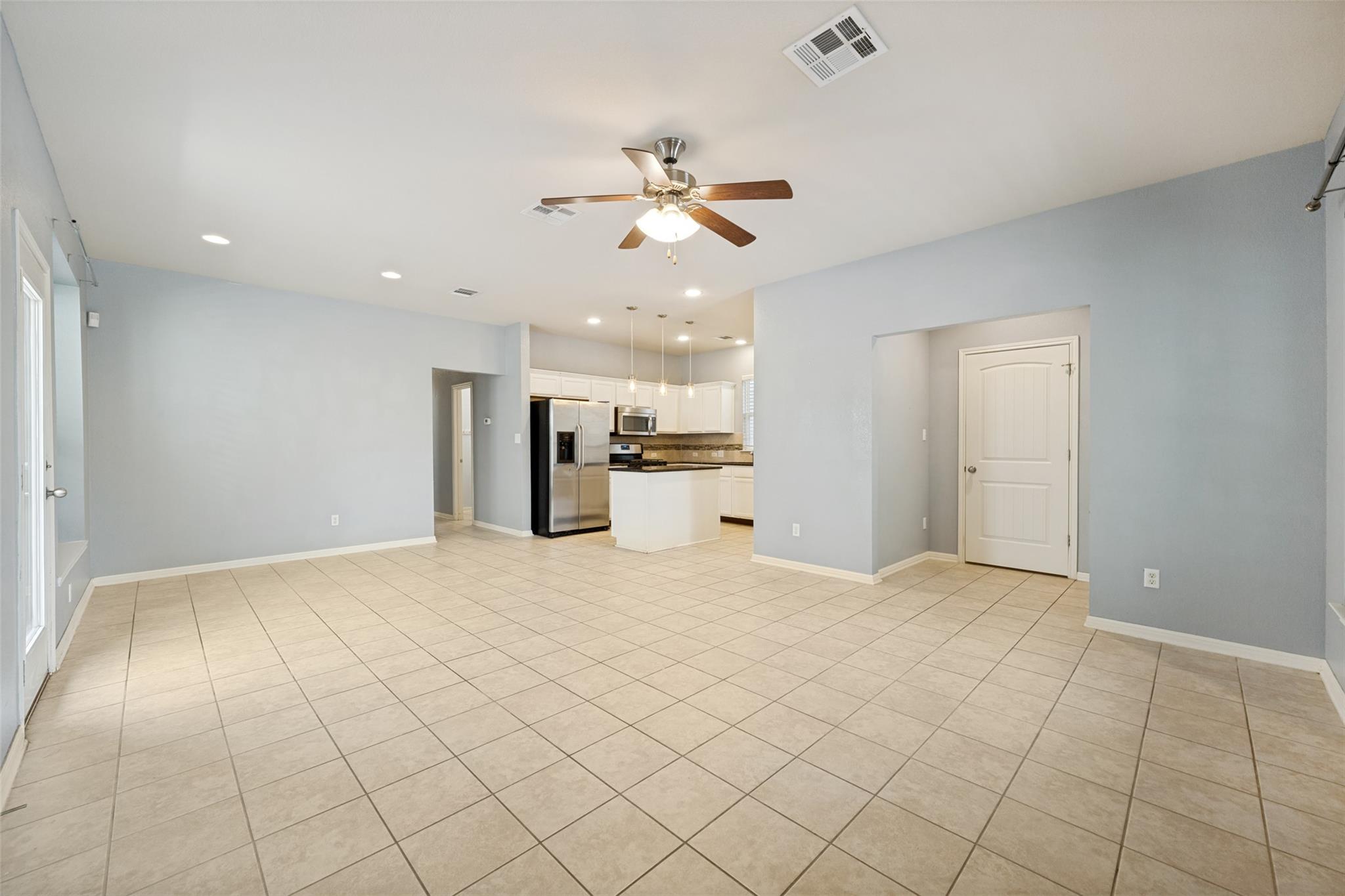 138 Wainscot Oak Way Property Photo 4